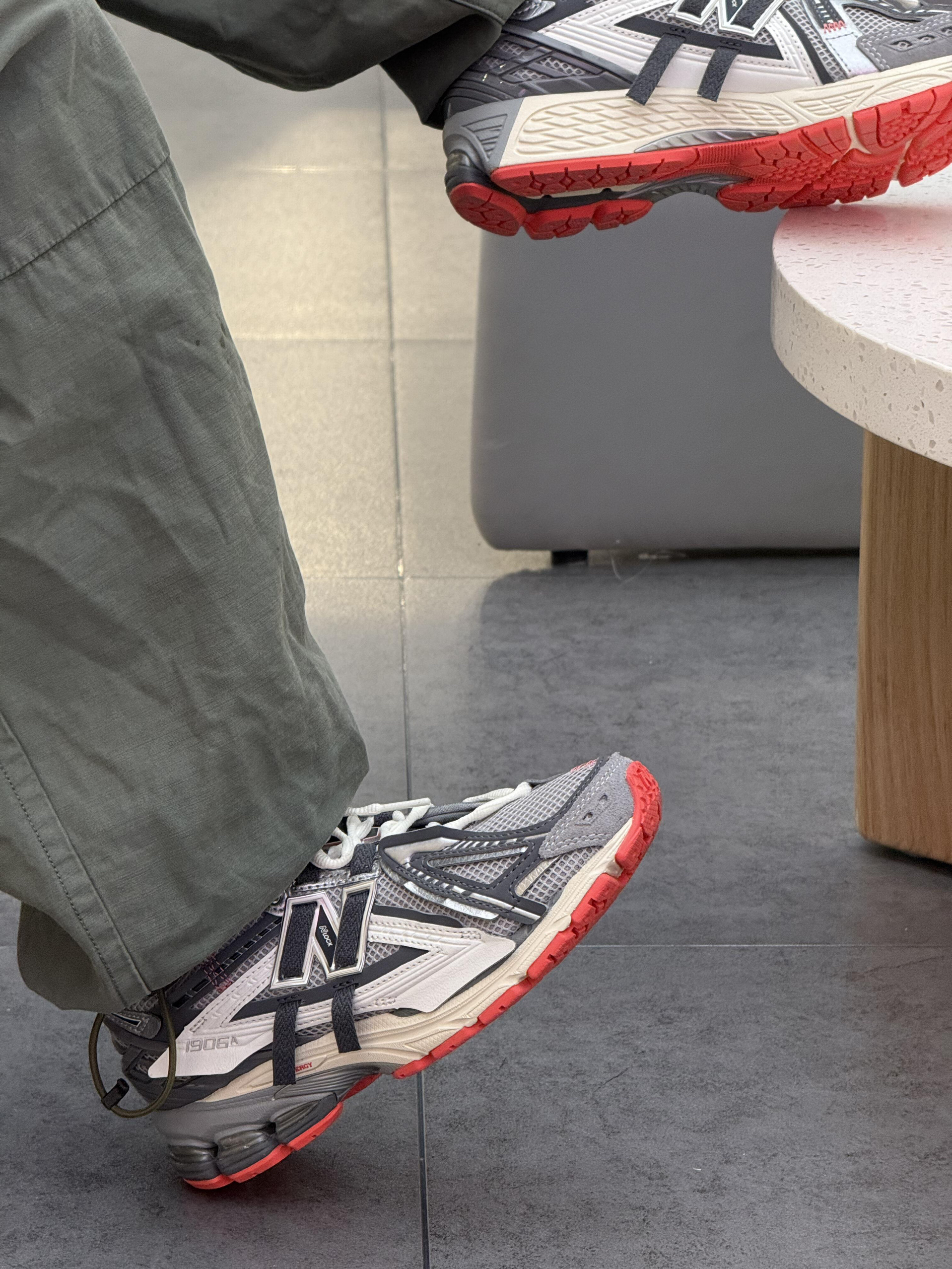 New Balance 红底银角大王！首发