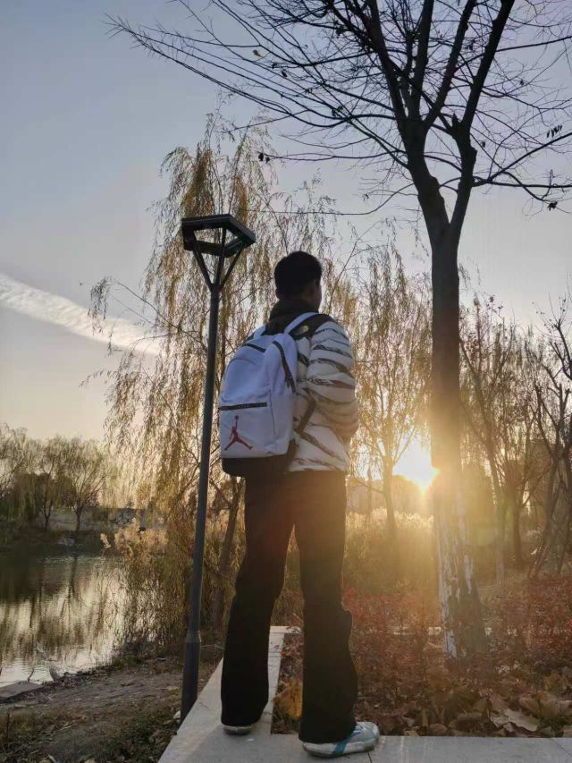 给老弟买的，他挺满意的