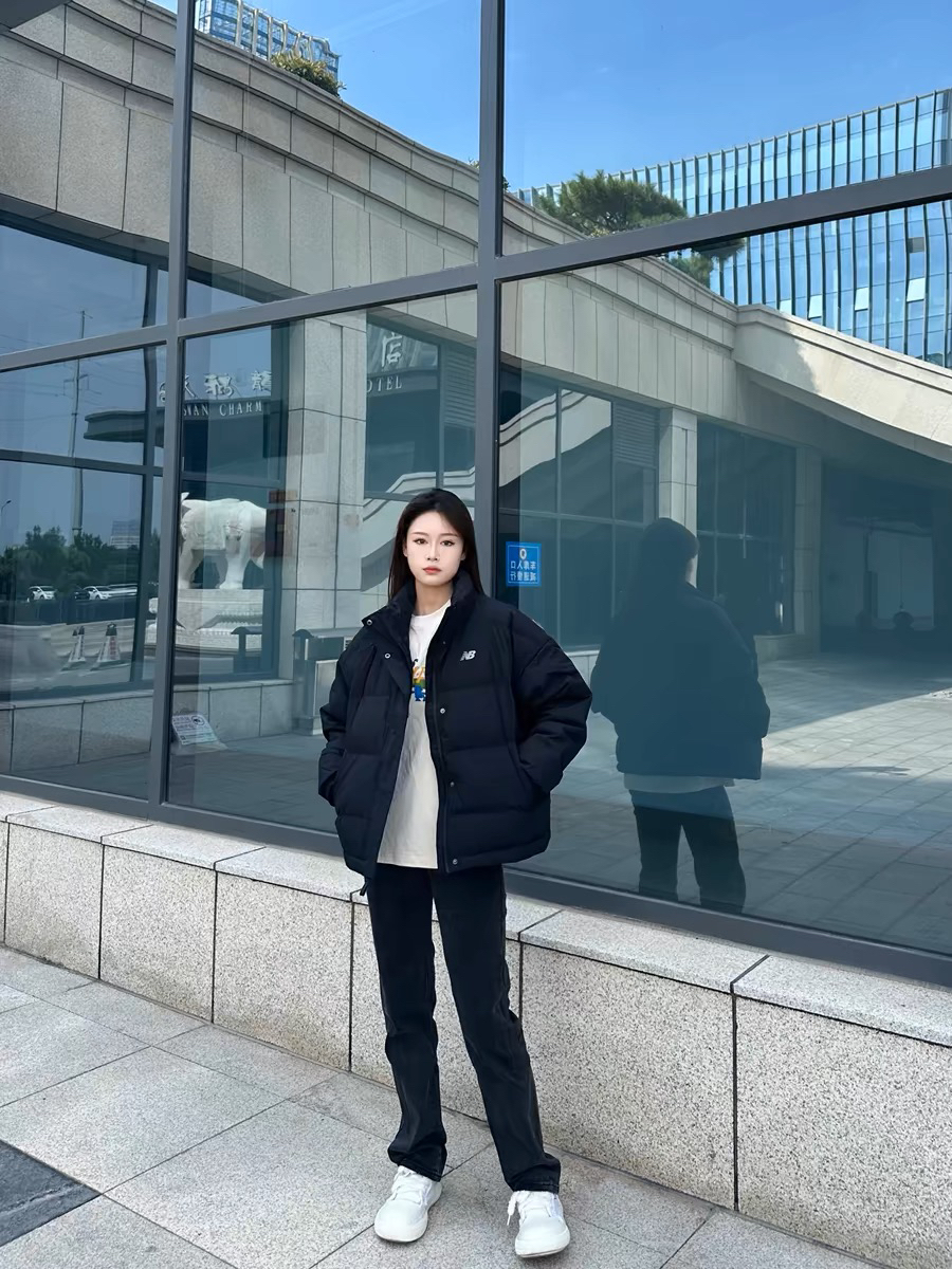 New Balance 越简单越高级的黑色羽绒服