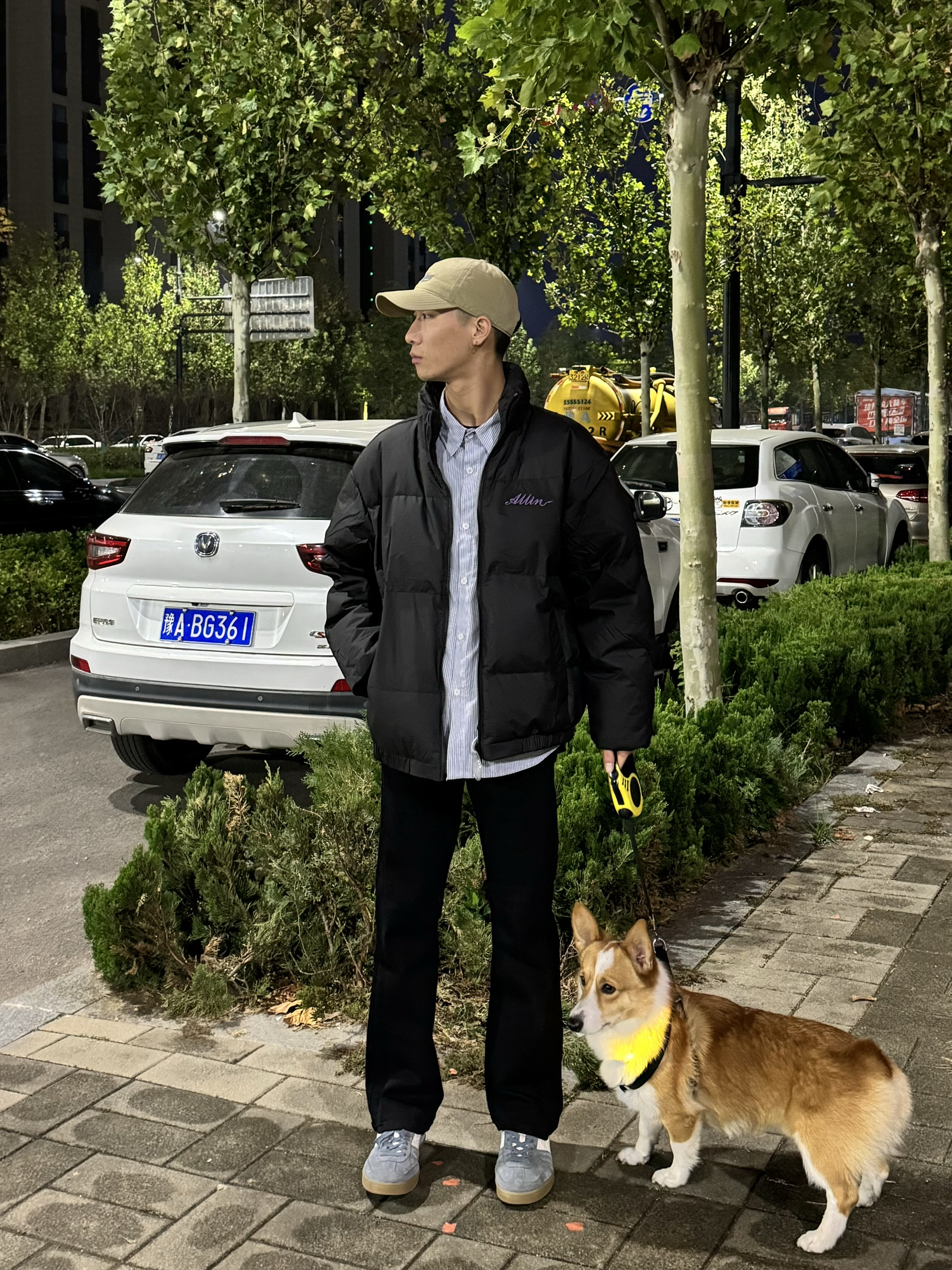 有小狗陪着过冬天就不会感觉到冷啦