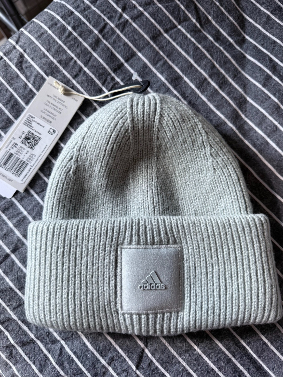 低调又百搭，灰色毛线帽才是冬天的氛围感单