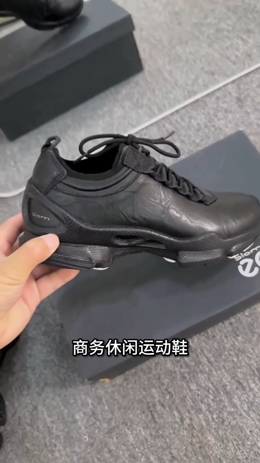爱步鞋款：舒适百搭与户外健将