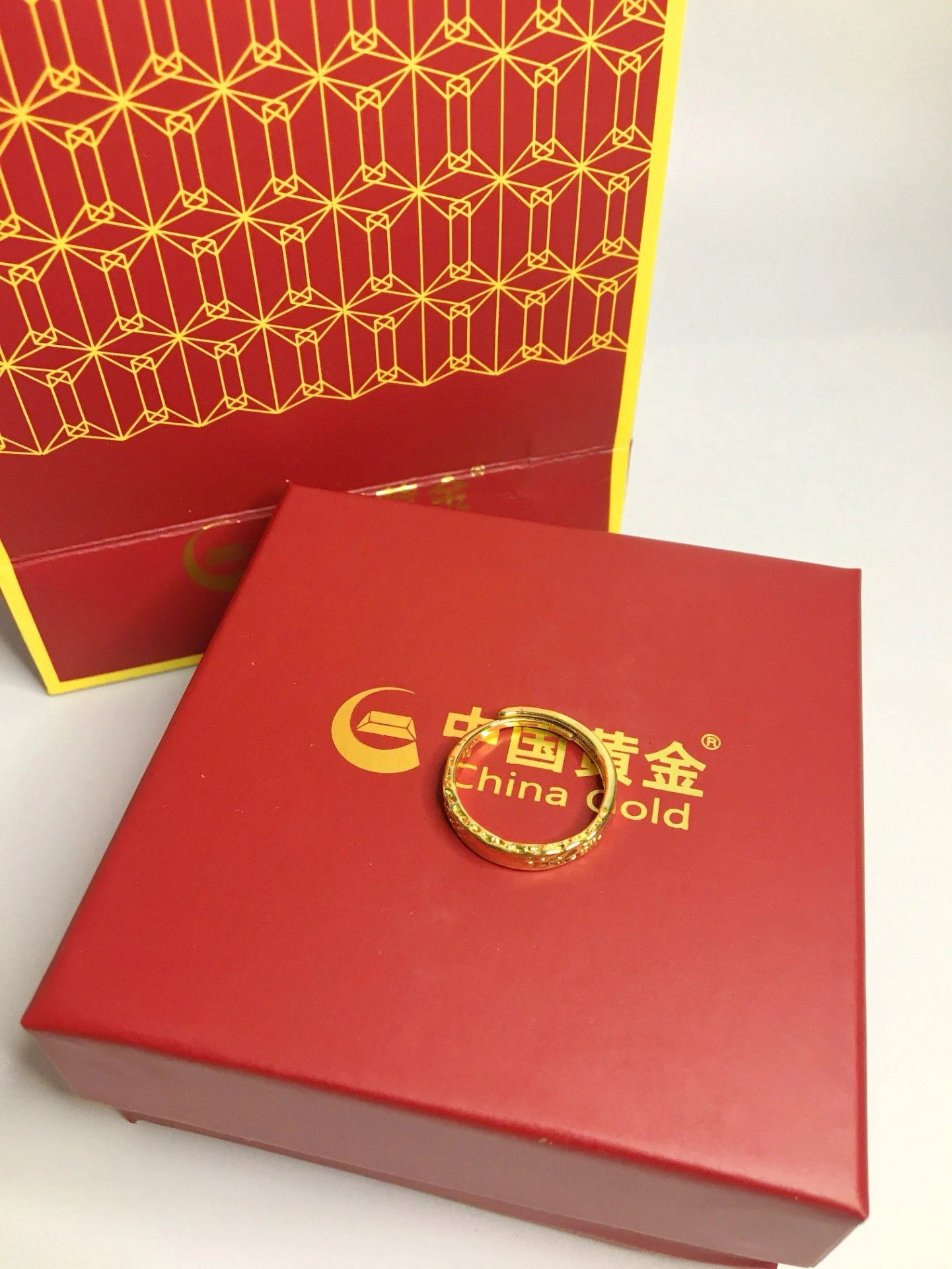 现在黄金素戒设计的这么好看了吗！