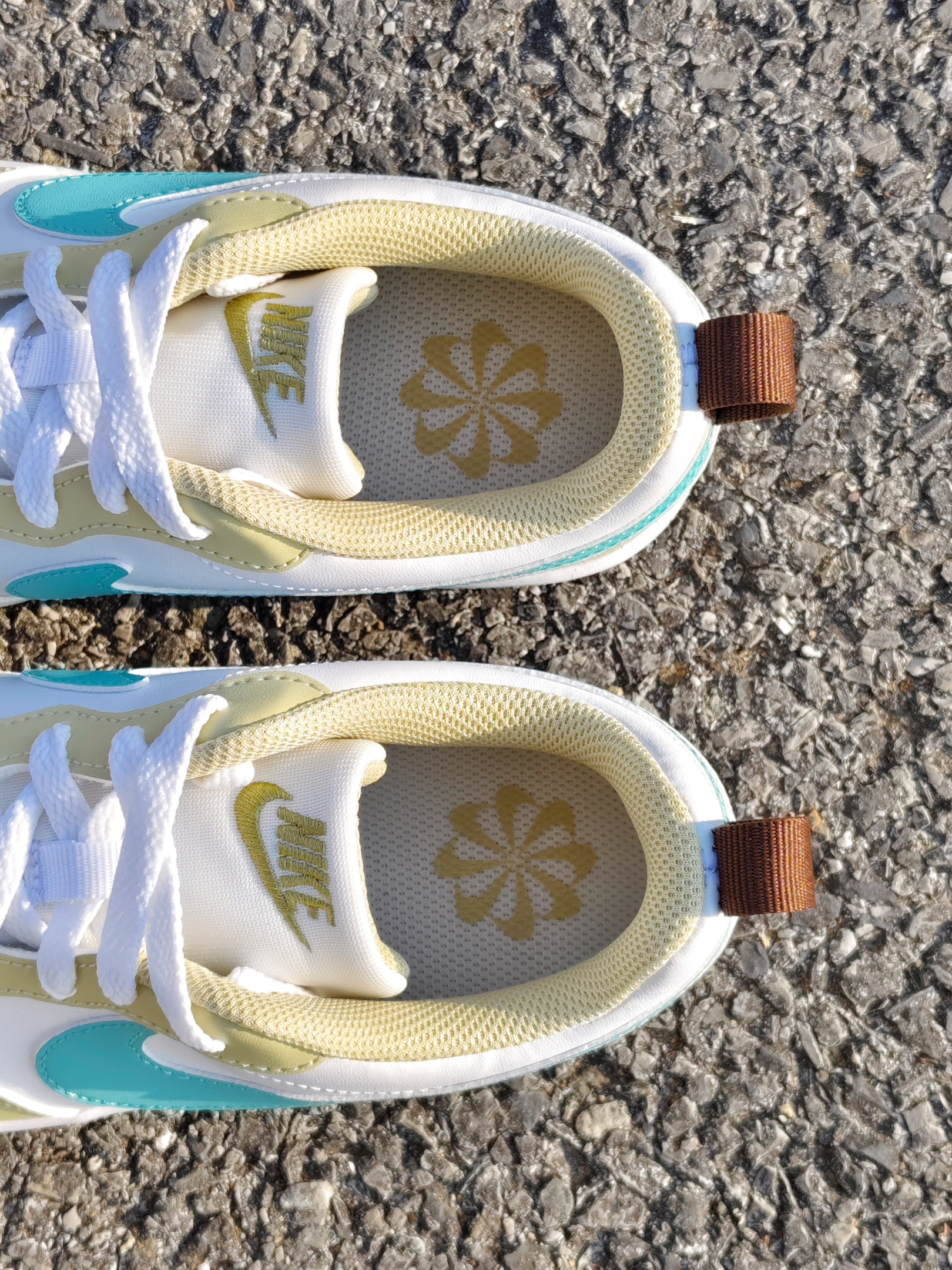 哇趣！米黄➕湖绿的nike