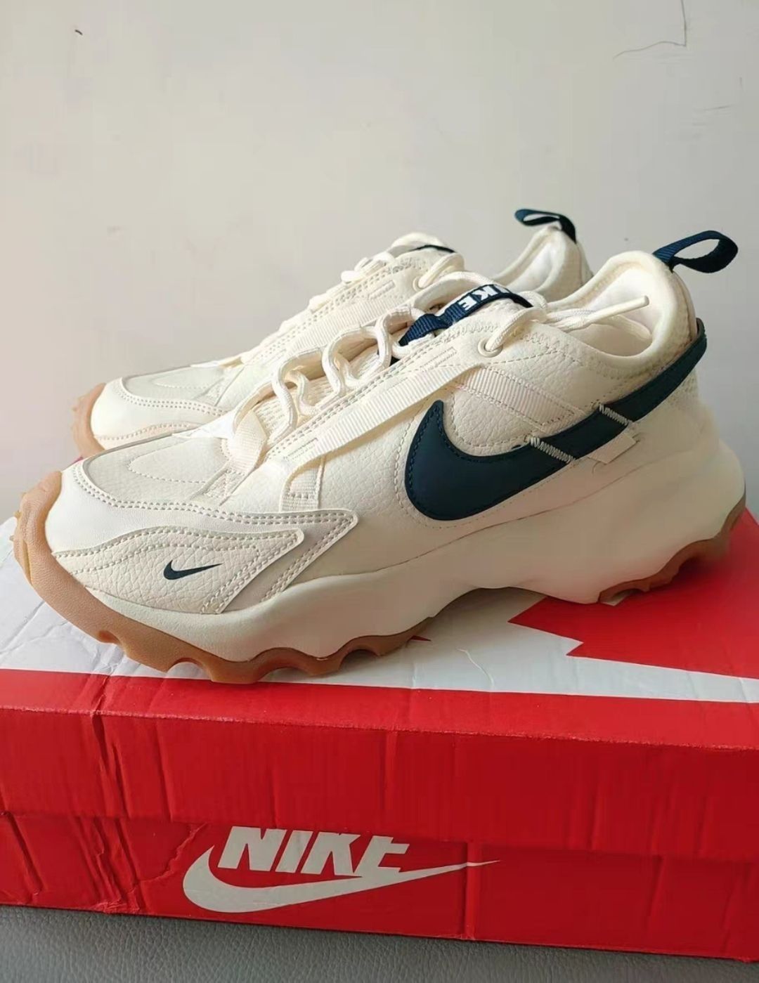 👟✨ Nike新款老爹鞋 | 时尚感爆棚