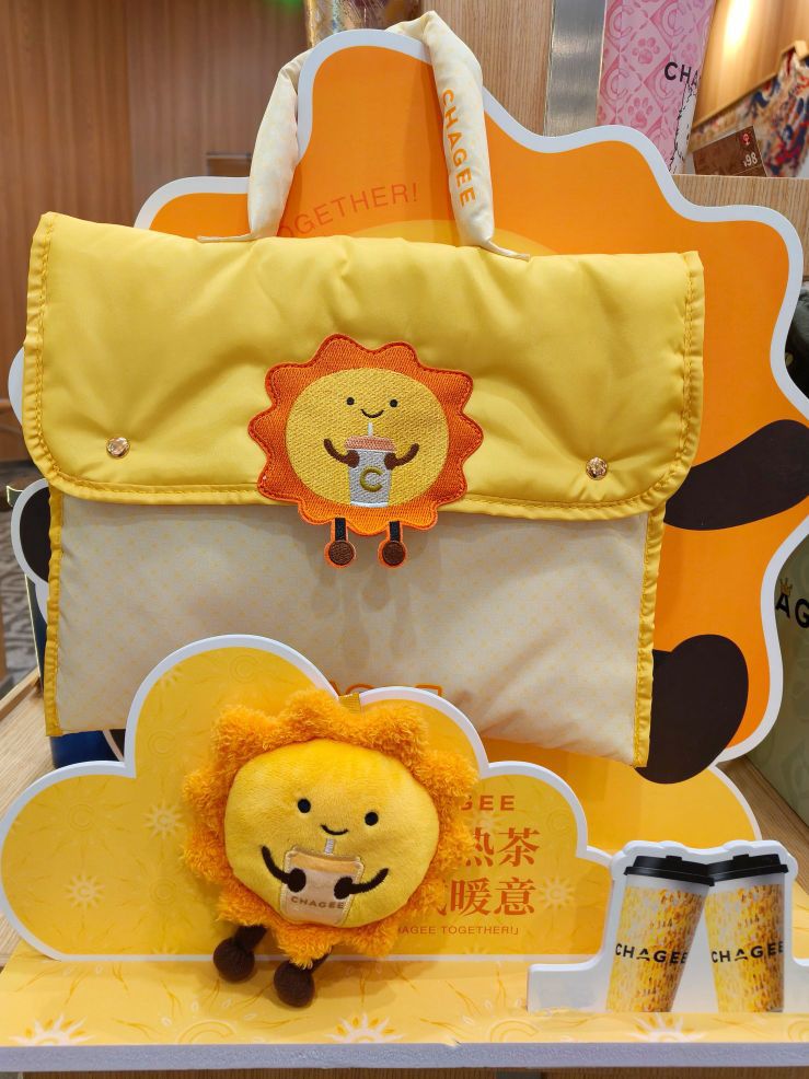 茶姬小太阳🌞~这个耳机包比我手掌还大耶