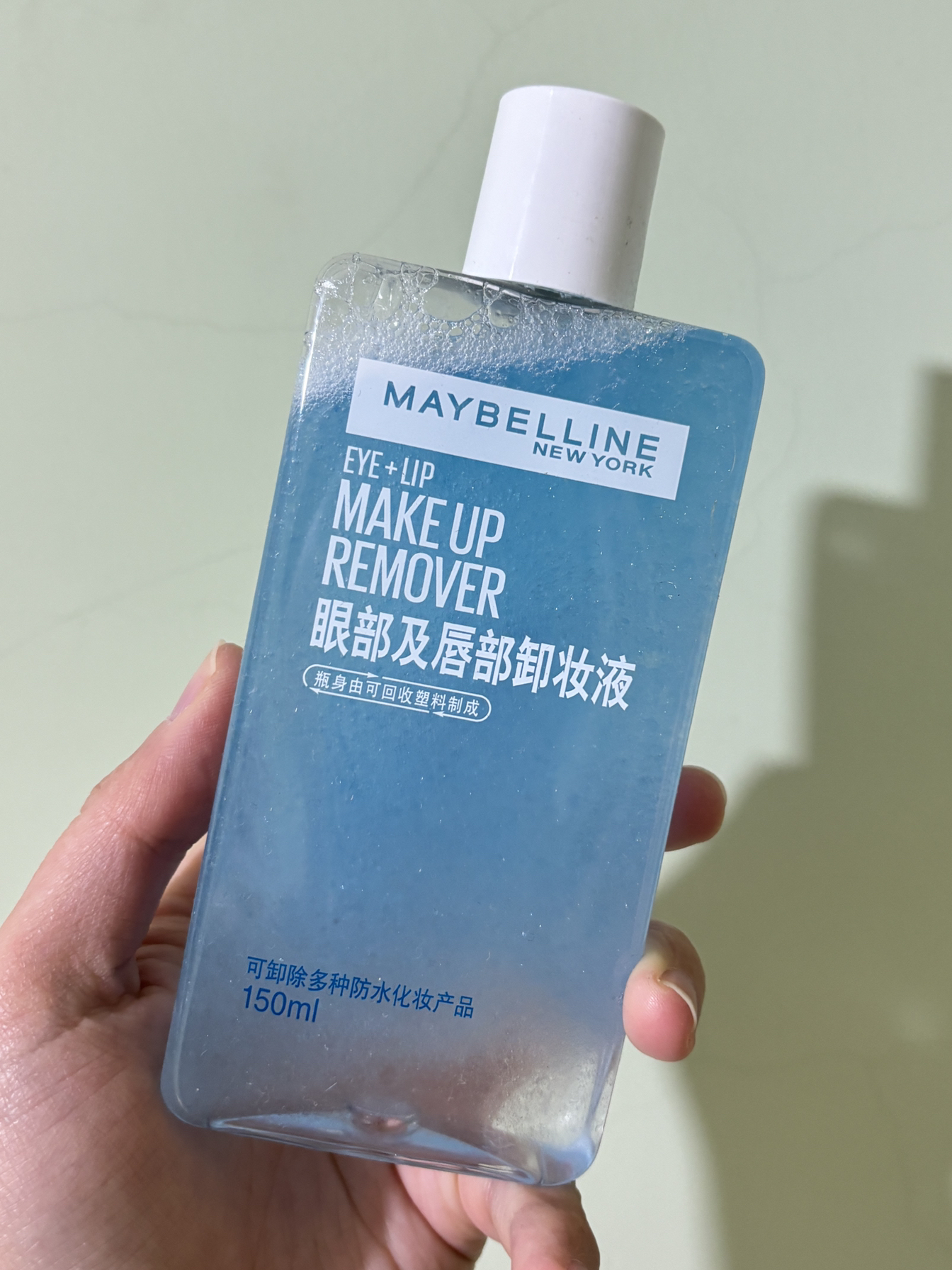 美宝莲眼唇卸妆水温和不刺激,平价好用