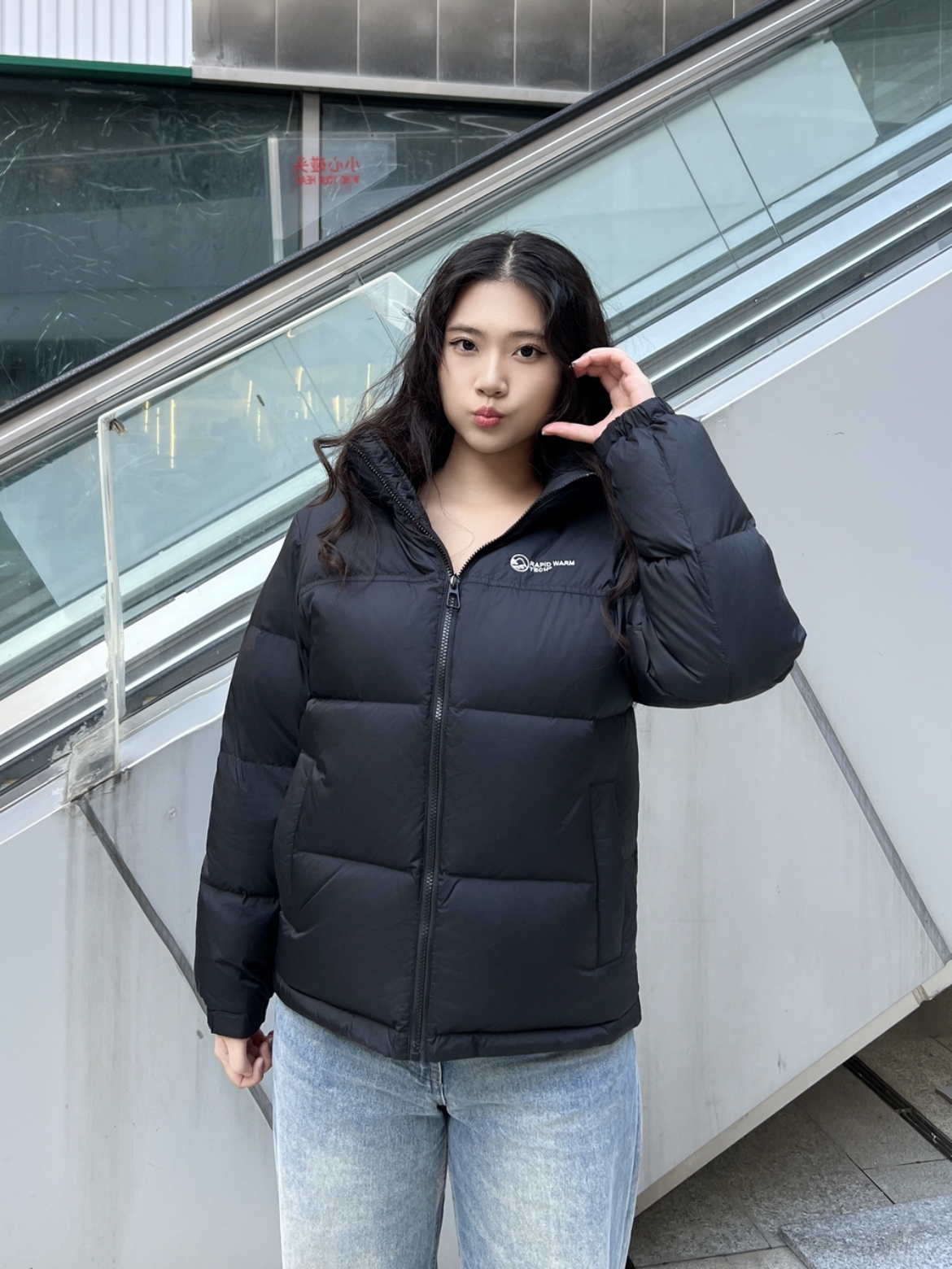 鸭鸭 黑色羽绒服真的太酷啦