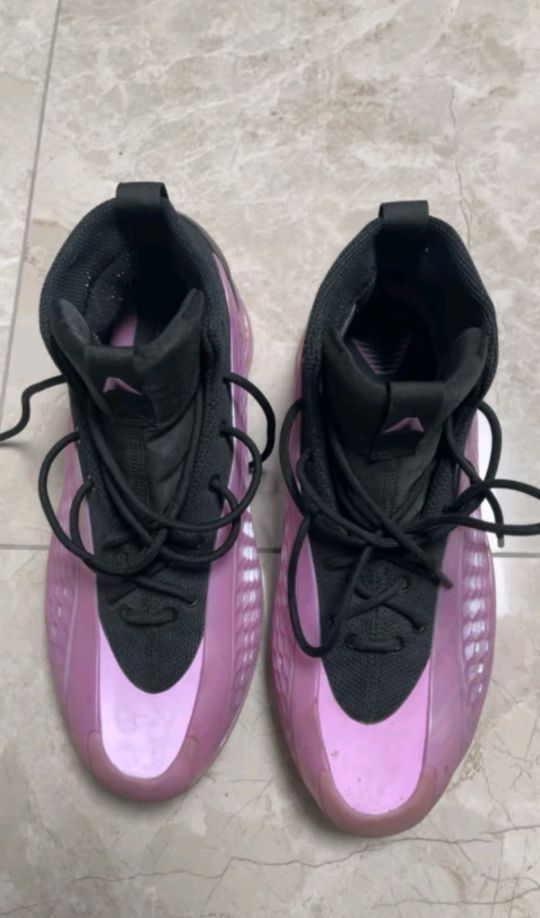 👟【时尚焦点】黑粉配色运动鞋，酷女孩必备💕