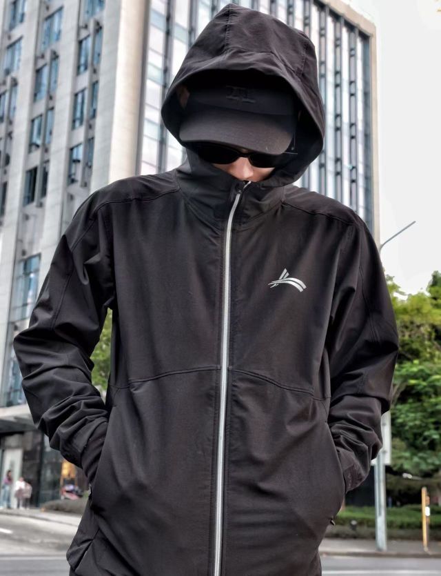 这衣服很帅，穿起来也很舒服