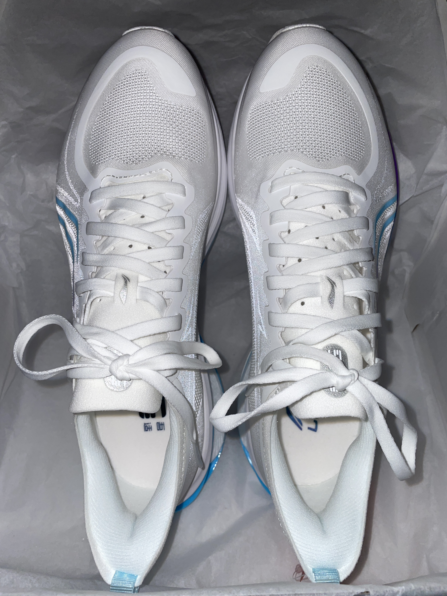 能帮看一下吗？LINING吾适蓝白