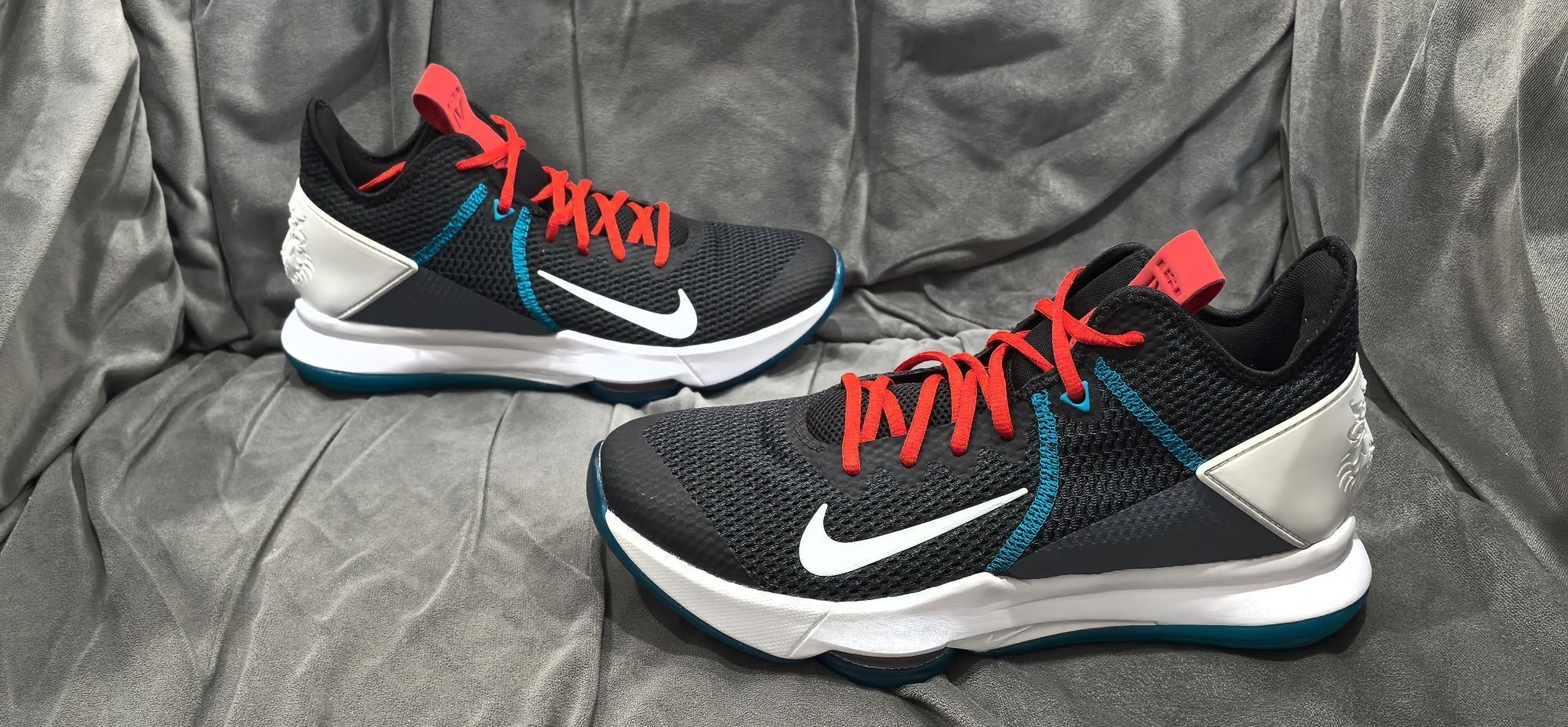 Nike LBJ 见证4