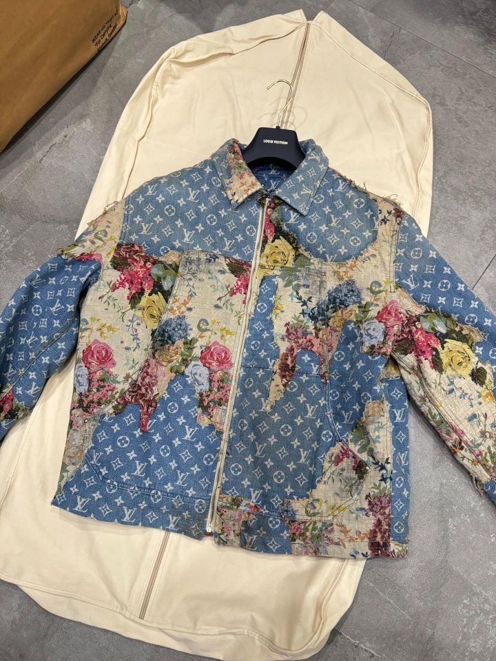Lv花卉牛仔棉服都25年啦 不会还有人没穿上 