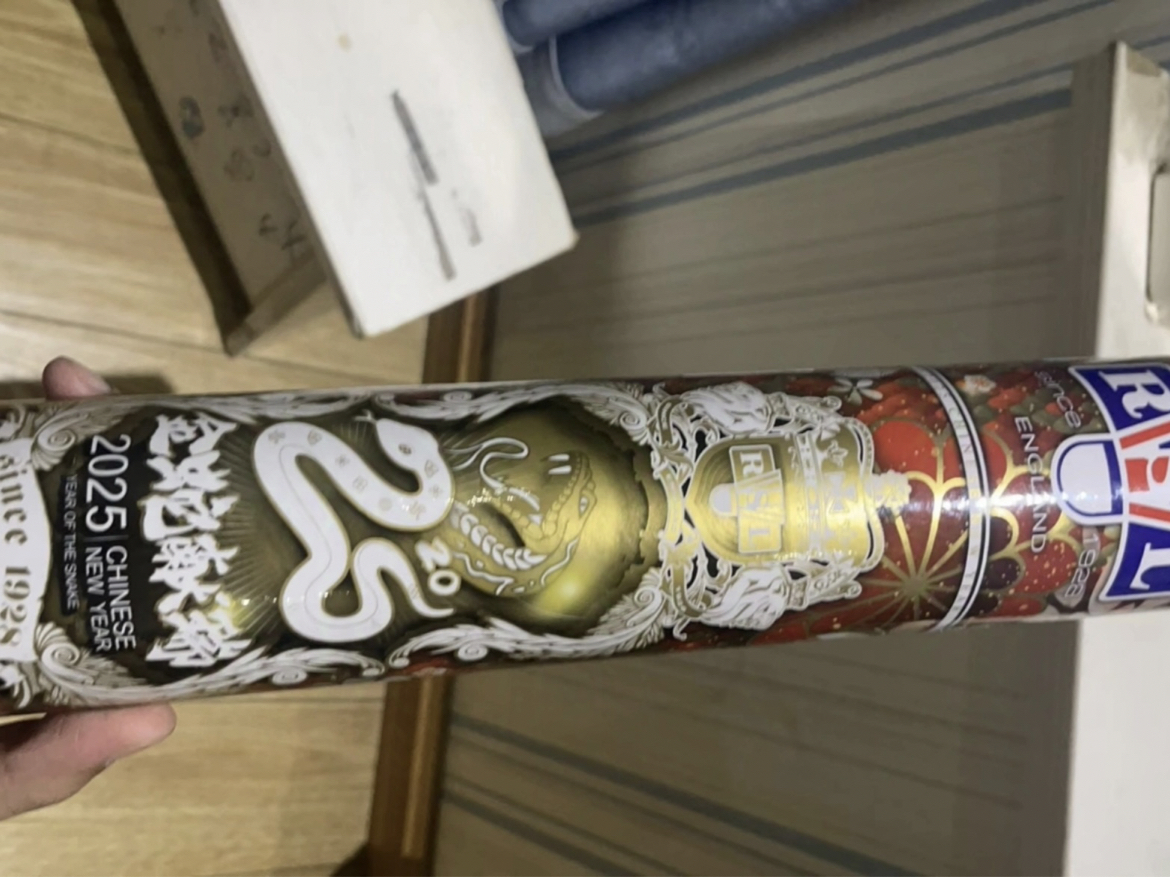 亚狮龙金蛇特别款🐍助你在羽球天地畅快飞驰，制霸球场！