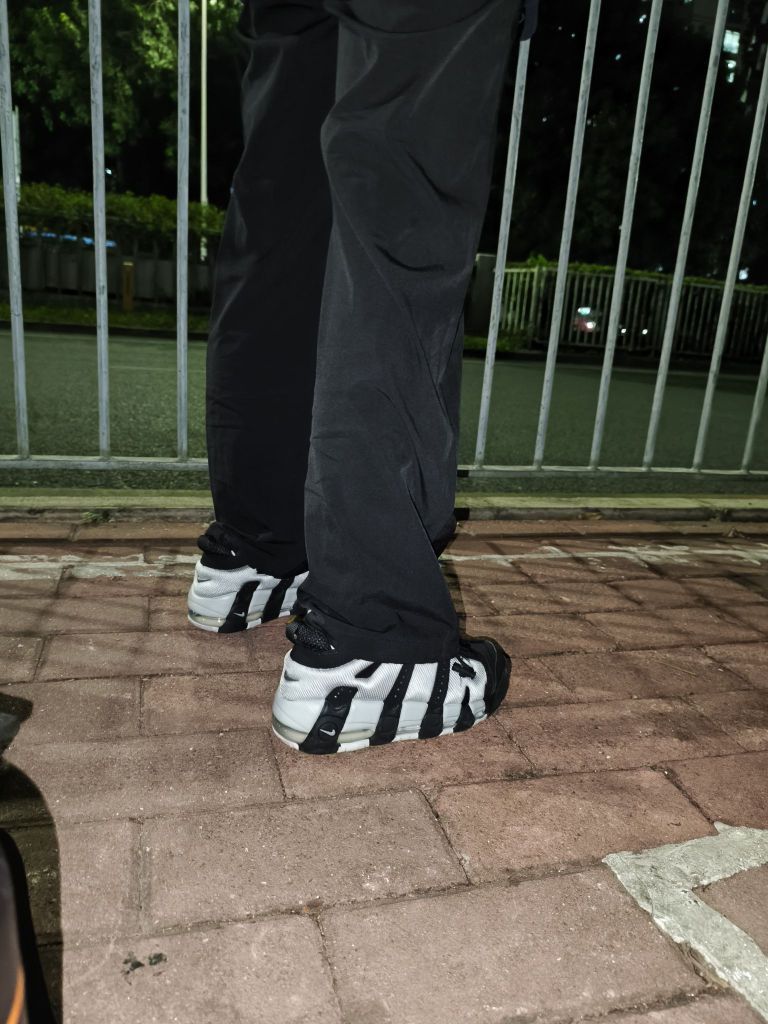 👟 时尚潮流，步履不停!

✨ 这款鞋子