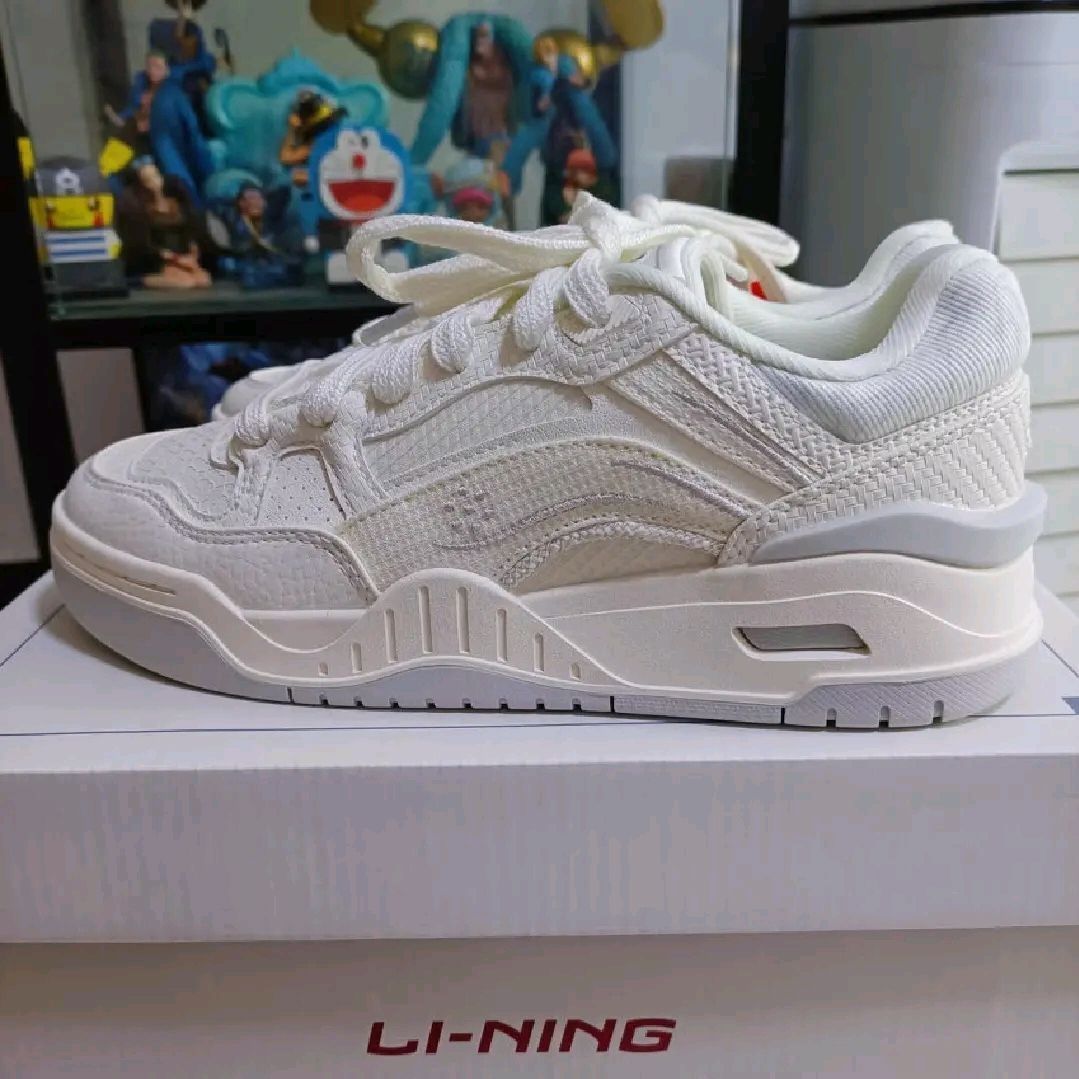 这双鞋子质量很好啊，穿着舒服极了👍，而且
