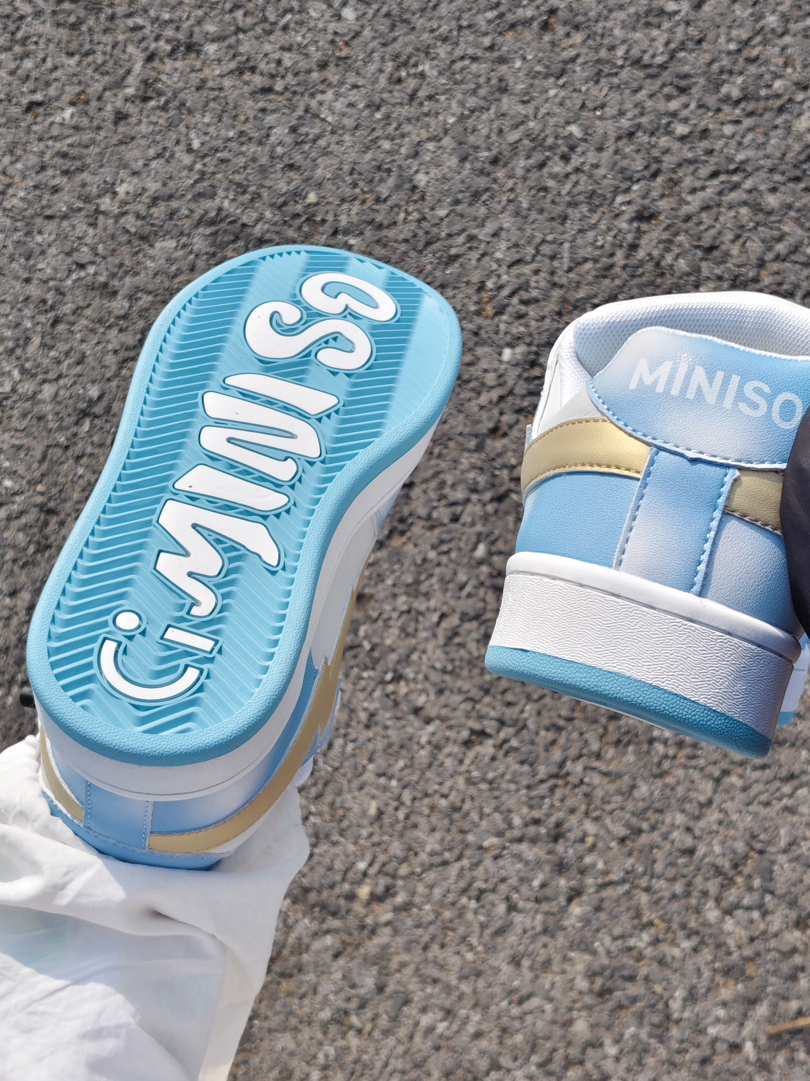 哇趣！芥双冰川蓝💧面包鞋，连鞋底都吼看😭😭