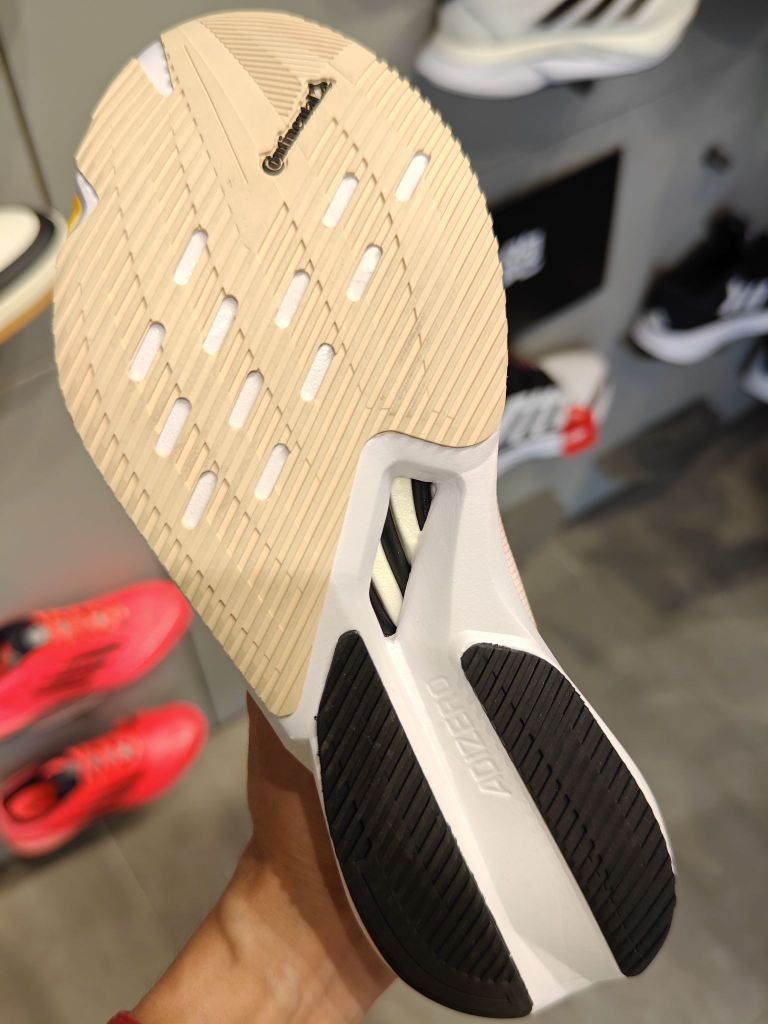 爆款杰作,口碑炸裂的波士顿 12,能通勤能慢跑的竞训鞋,爱了爱了。