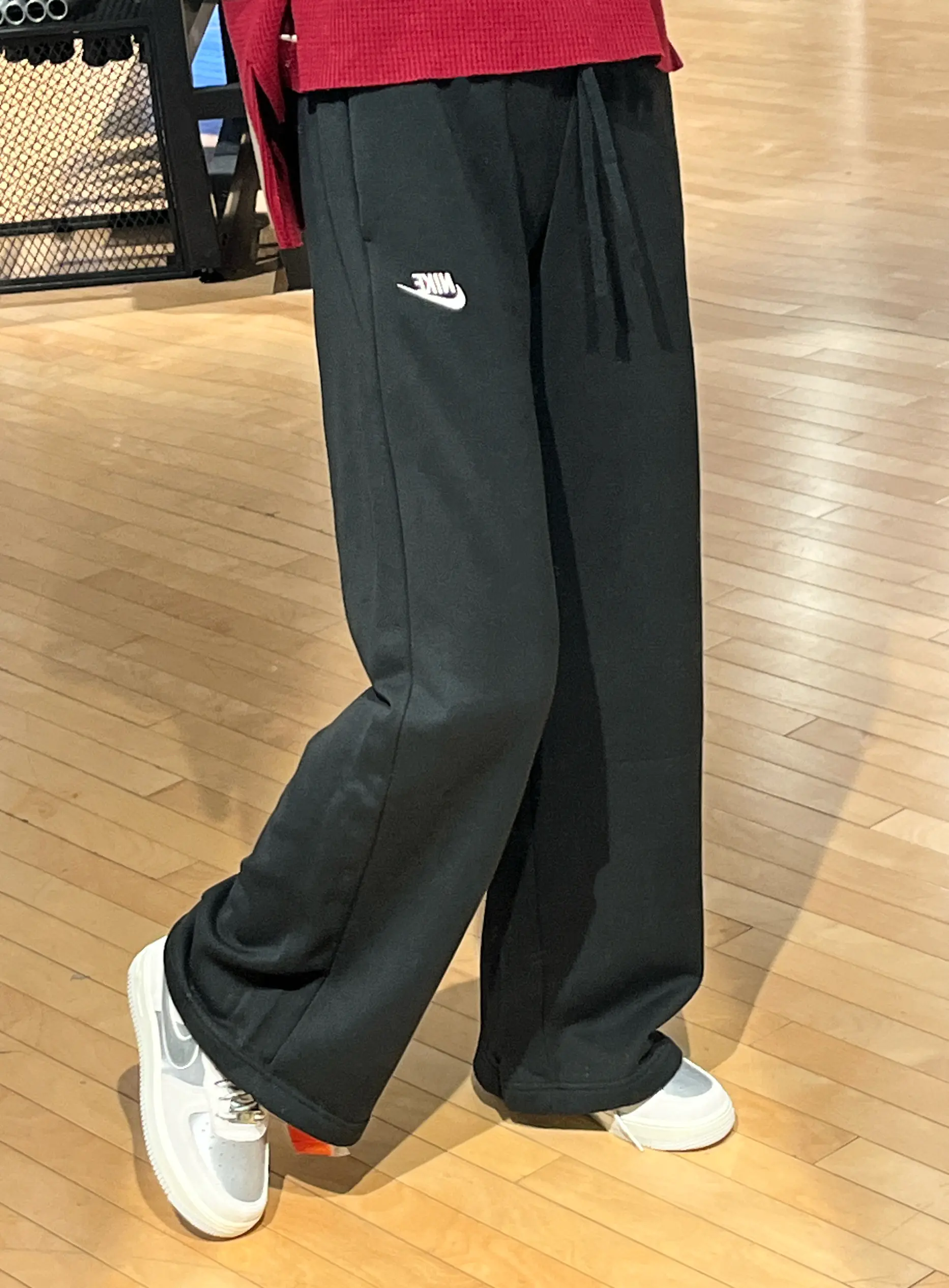 挖到宝藏休闲裤
Nike这件女子休闲鞋太