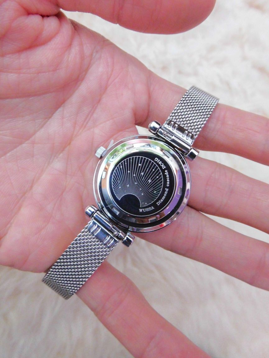 小伙子，这手表很闪嘛