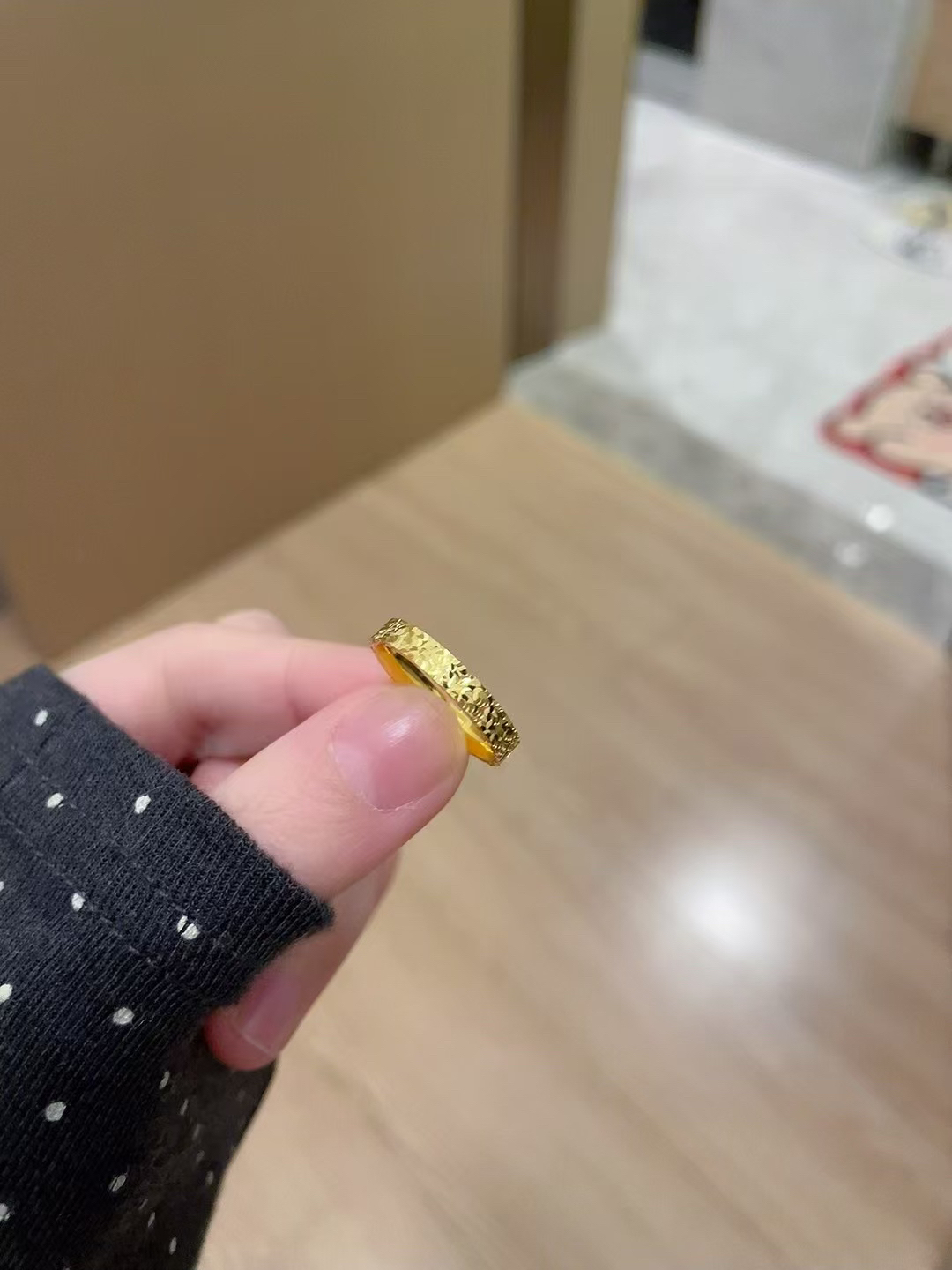碎冰冰戒指太好看啦 趁没涨价赶紧囤金