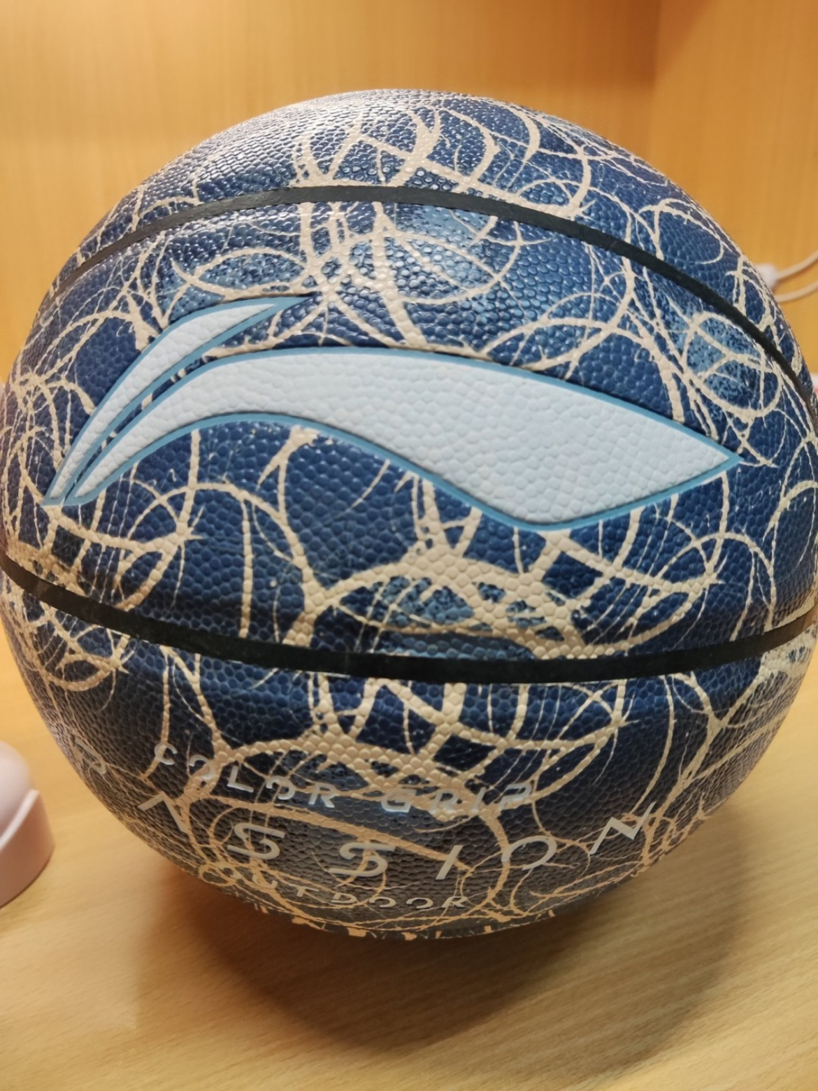 耐打性，是衡量一款篮球优劣的重要标准。