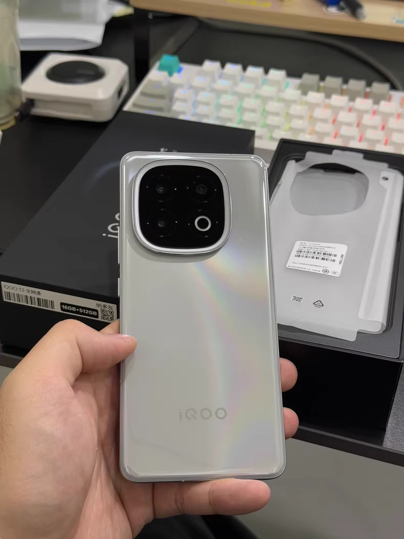 年度AI性能最强手机, 骁龙8至尊版+2K屏,上市两个月突降400元