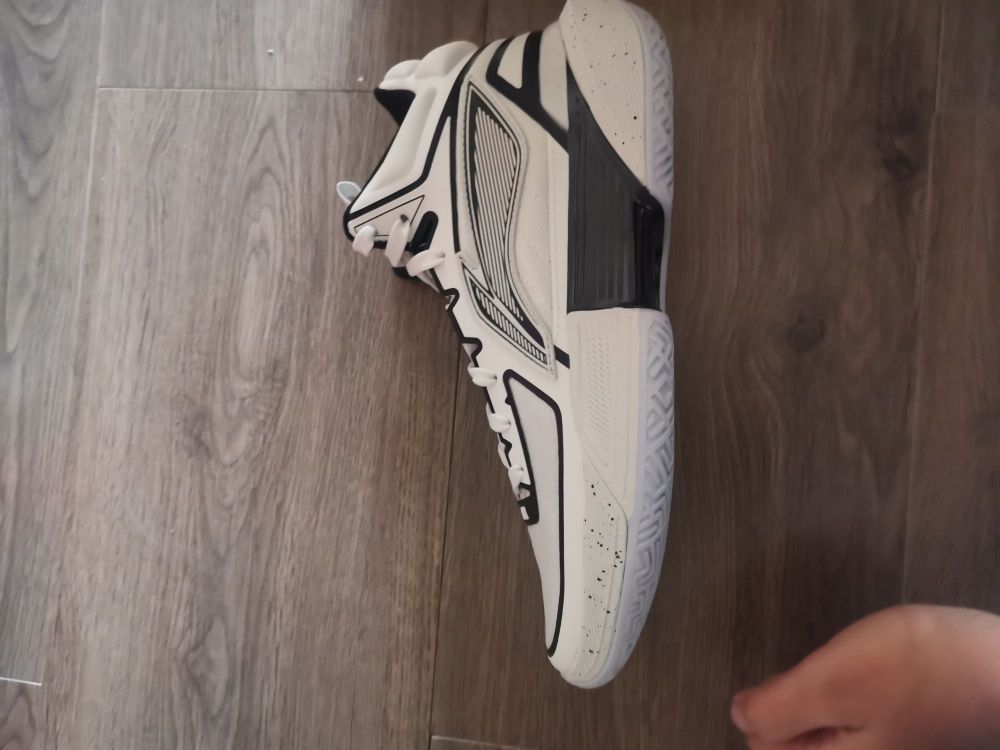 👟球鞋名称：

🔍分享理由：

🤔整体感