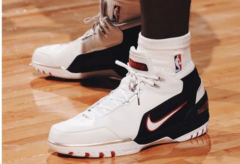 詹姆斯权利的见证1NIKE ZOOM GENERATION