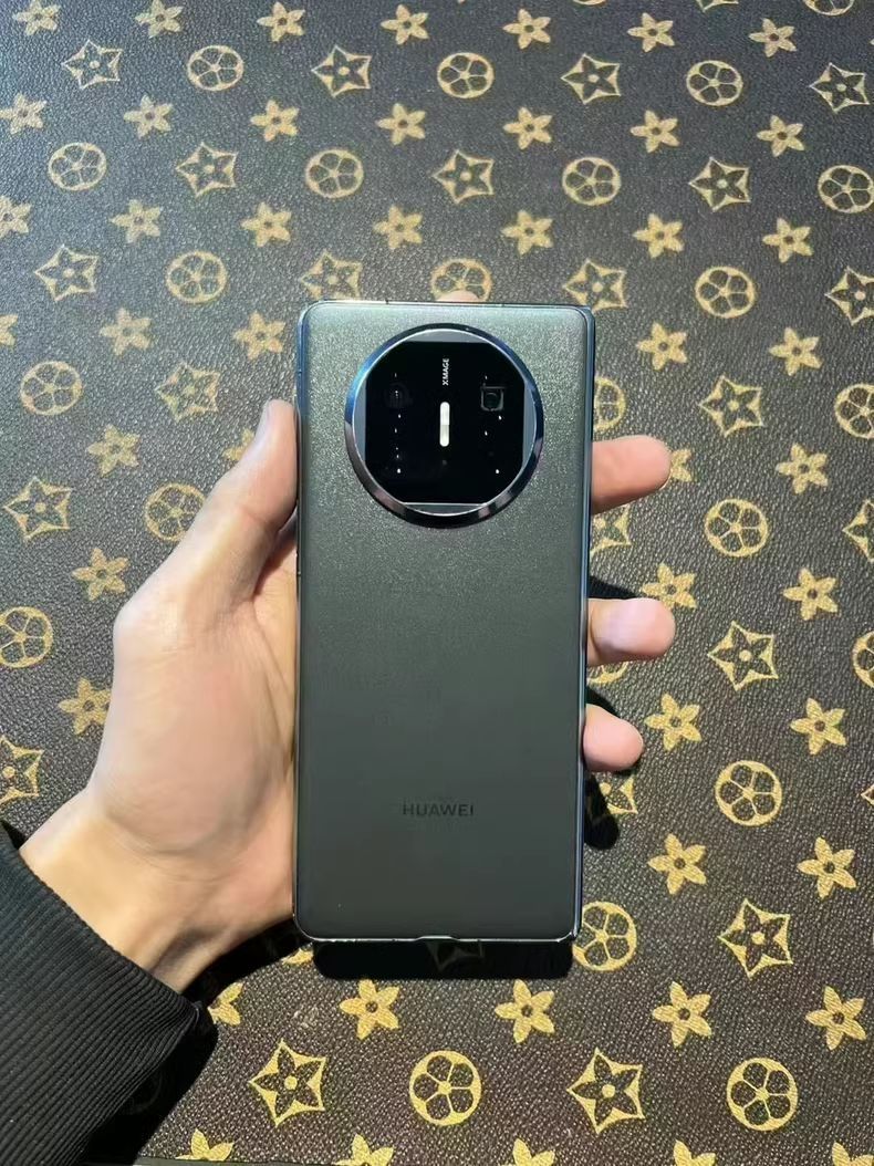 华为MateX5最新价格确定，12GB+256GB跳水3400元，等等党又赢了