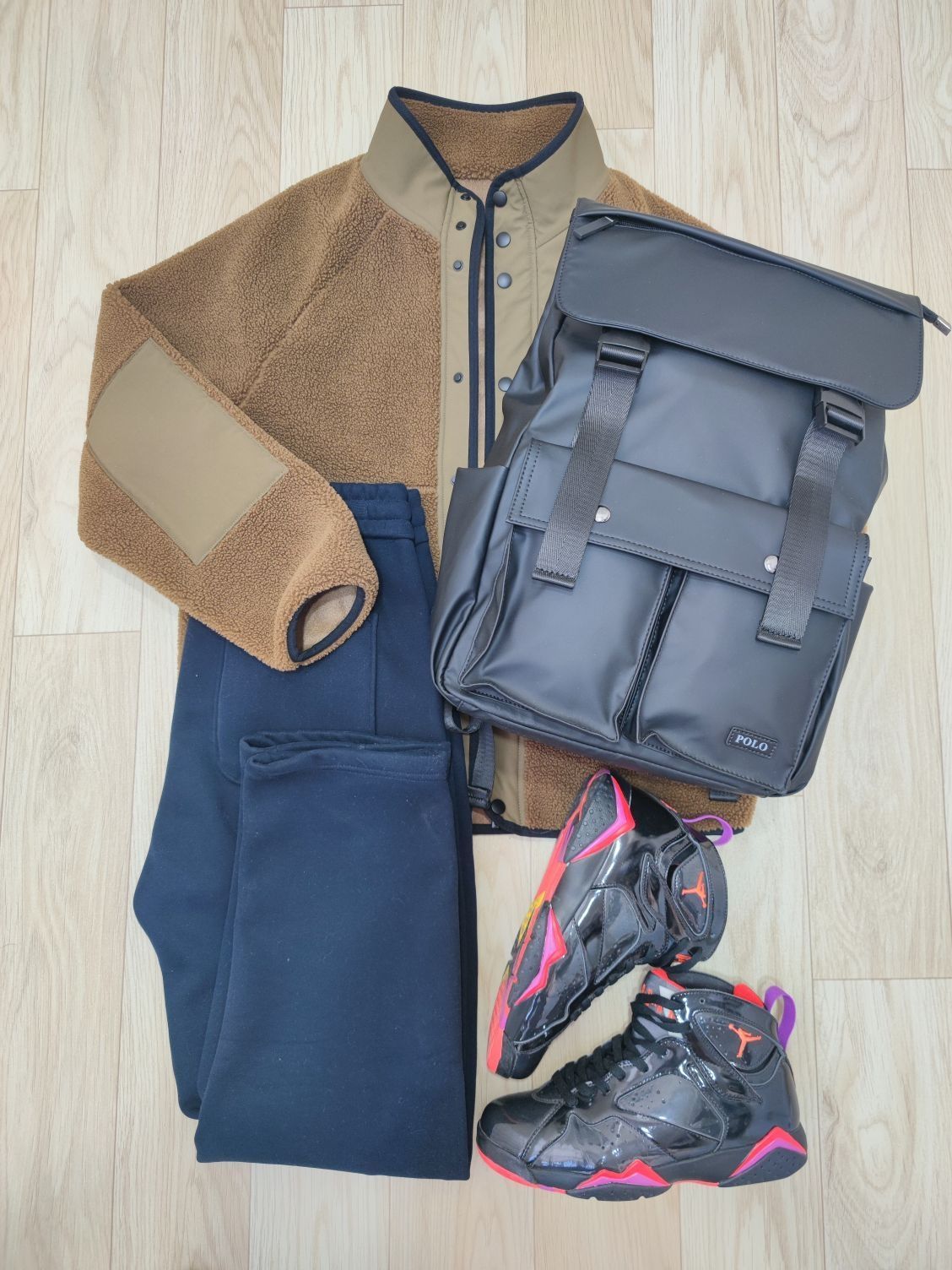 潮酷OOTD 搭配，大容量机能风背包超加分✨