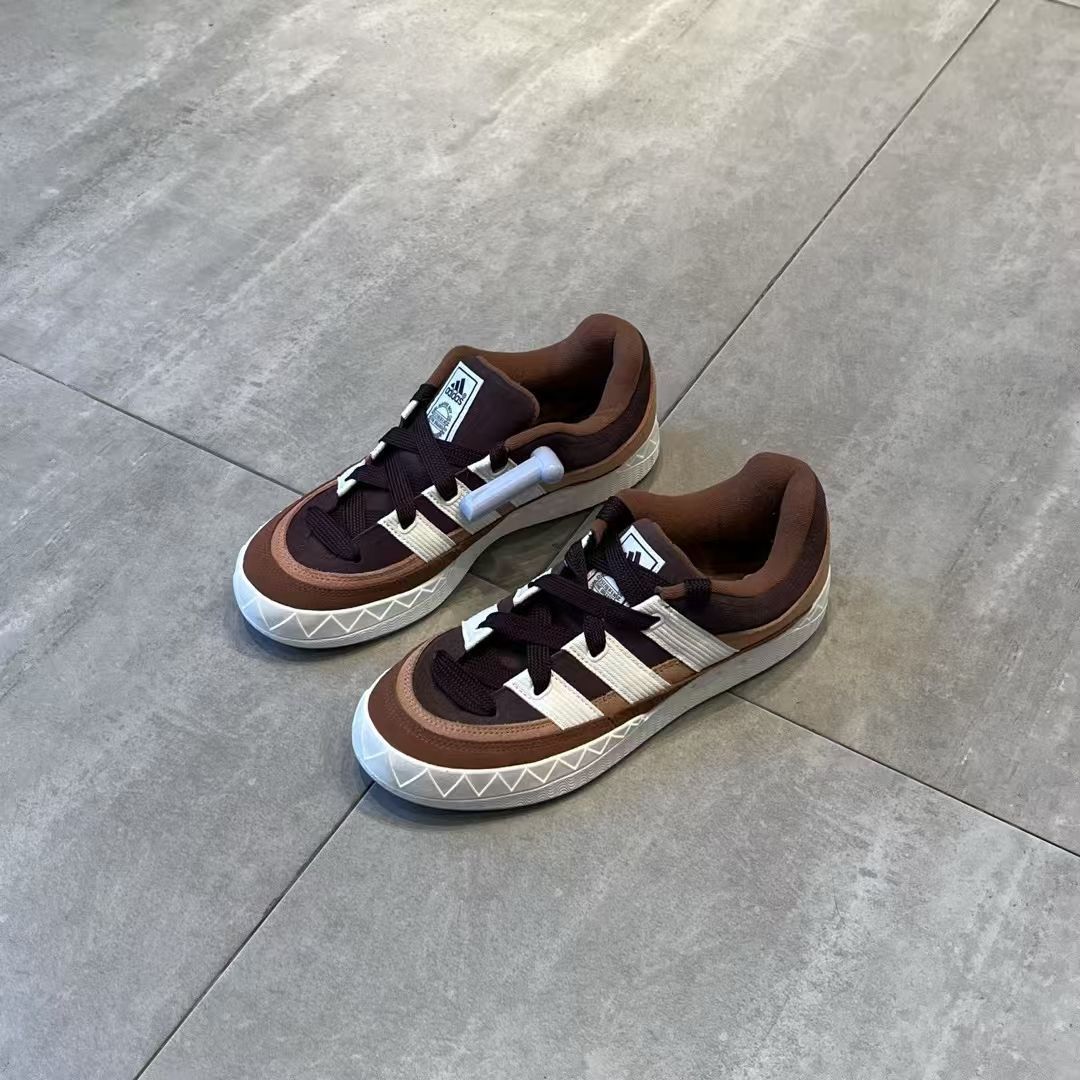 adidas百搭面包鞋