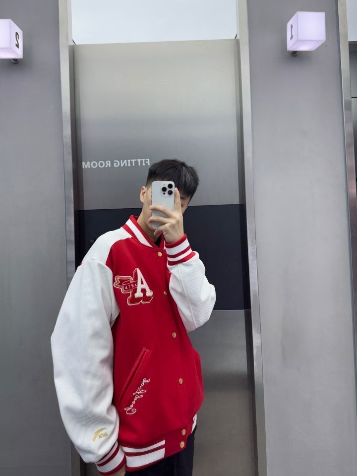 敲有节日氛围感的红色棒球服！