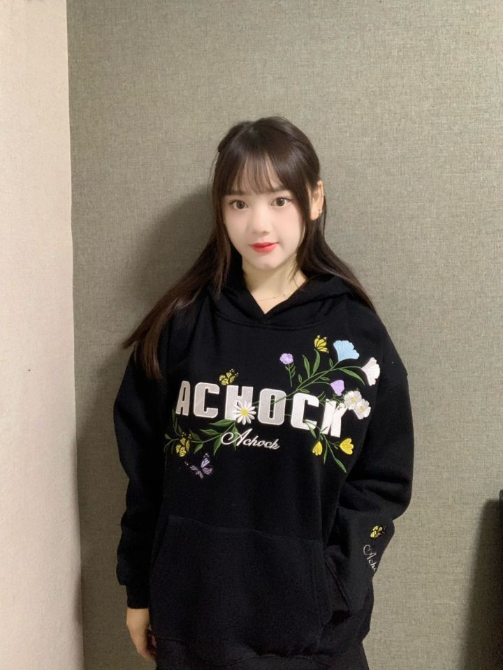 A chock|又甜又帅的黑色刺绣卫衣来喽!!