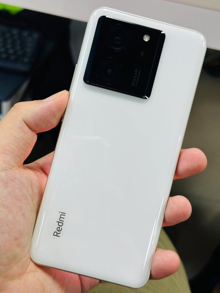 Redmi K60至尊版是小米公司于2023年8月14日发布的一款手机，以下是其相关介绍：