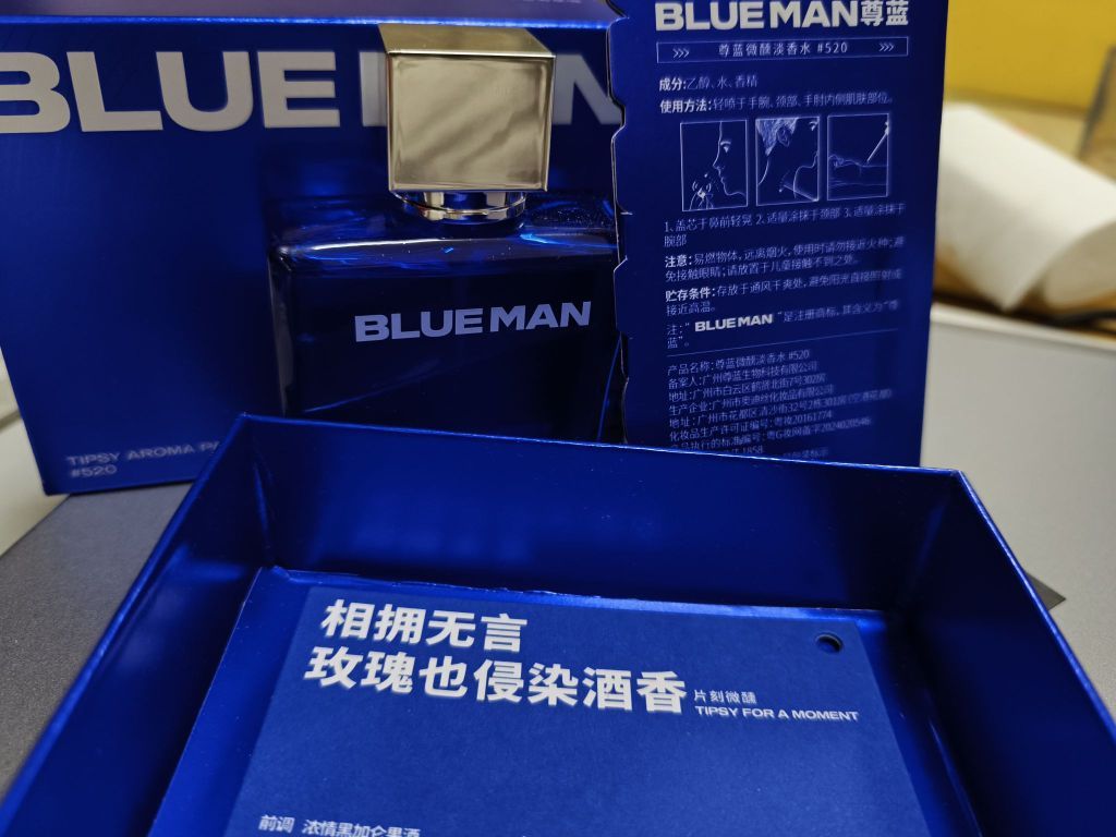 外观设计好看，味道淡淡的香味很持久，价格