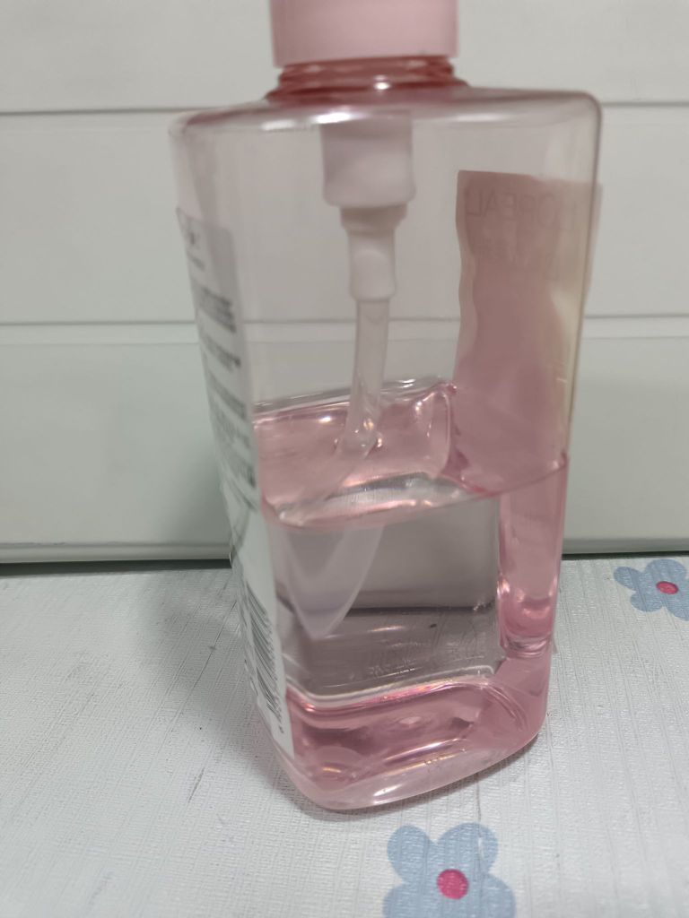 小瓶的，很方便携带，效果也很好，一瓶能用