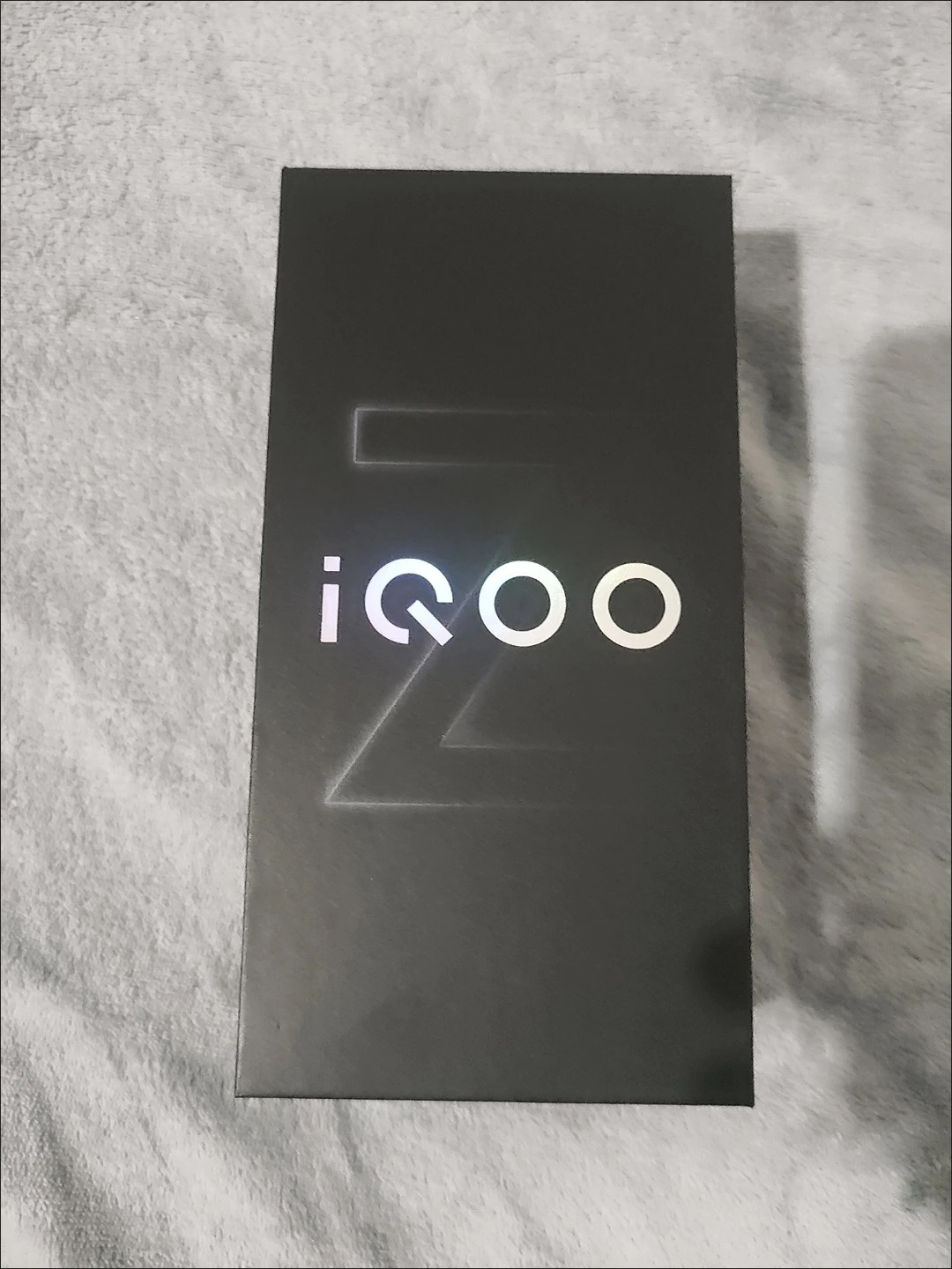机身颜色：曜夜黑 存储容量：12GB+2