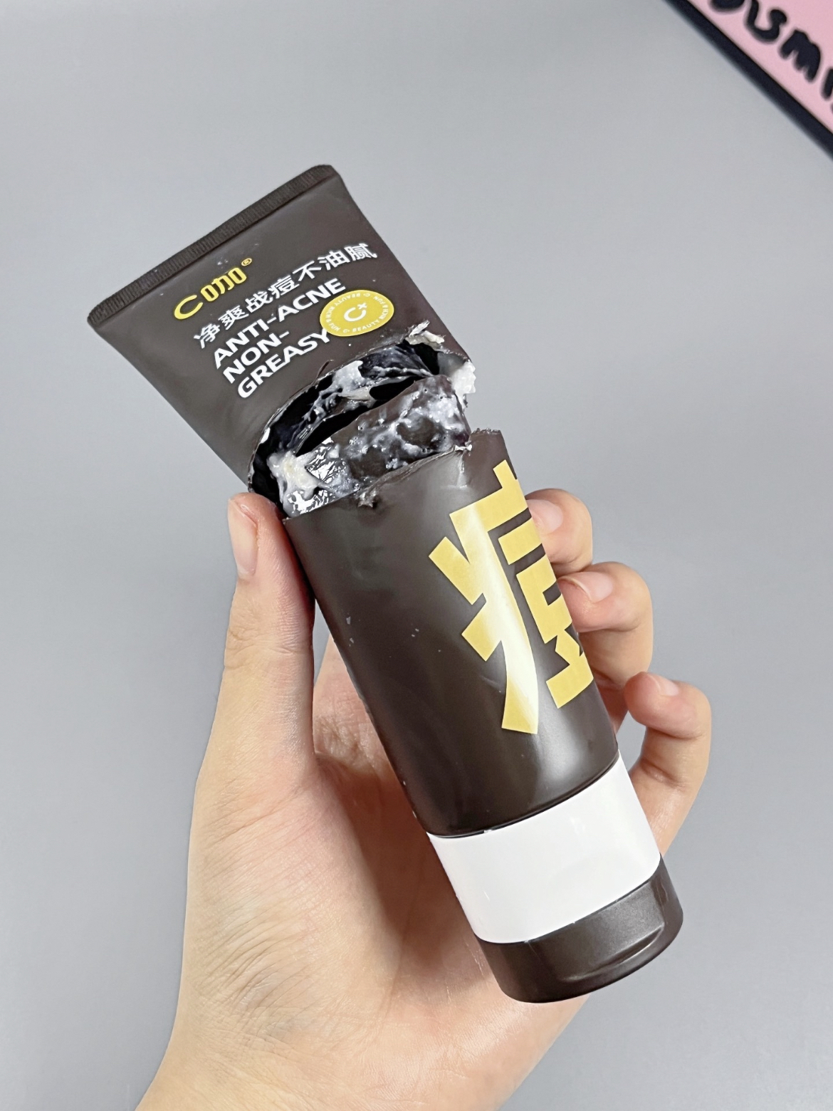 剪开洗面奶之后发现…