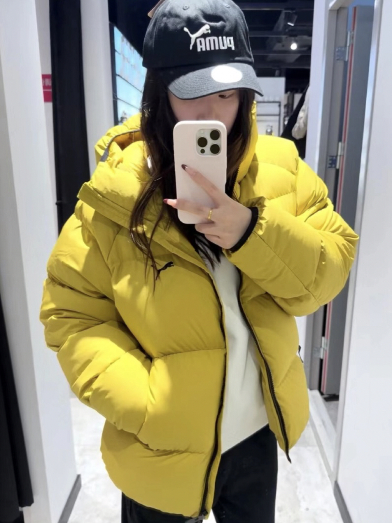 家人们！挖到宝藏亮黄色的羽绒服了！