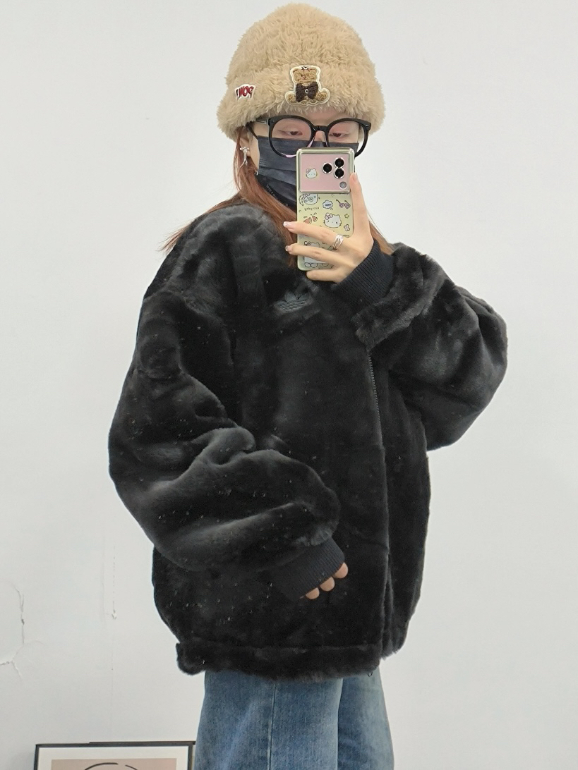 超级酷的黑色毛皮夹克～