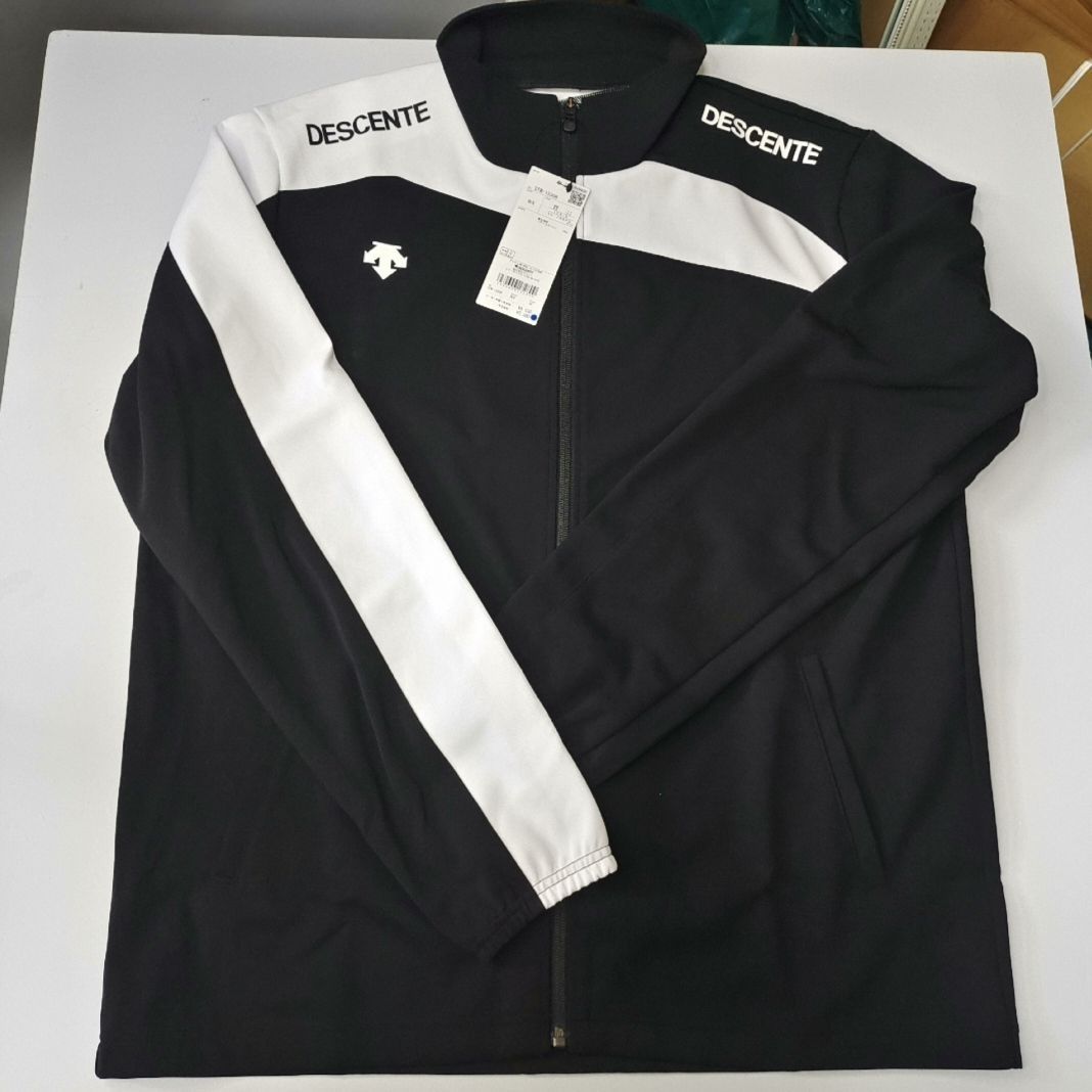 黑白运动卫衣外套太酷辣！