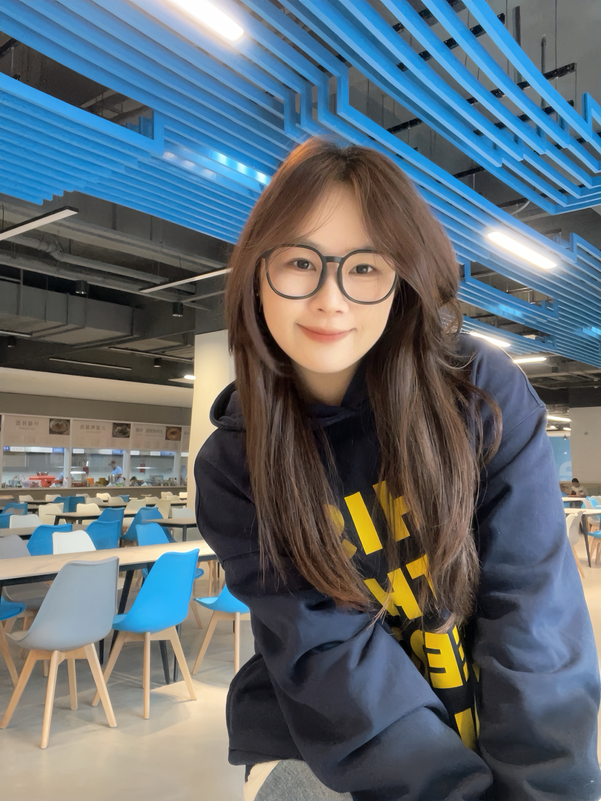 不愧是蓝黄配色……显白无敌