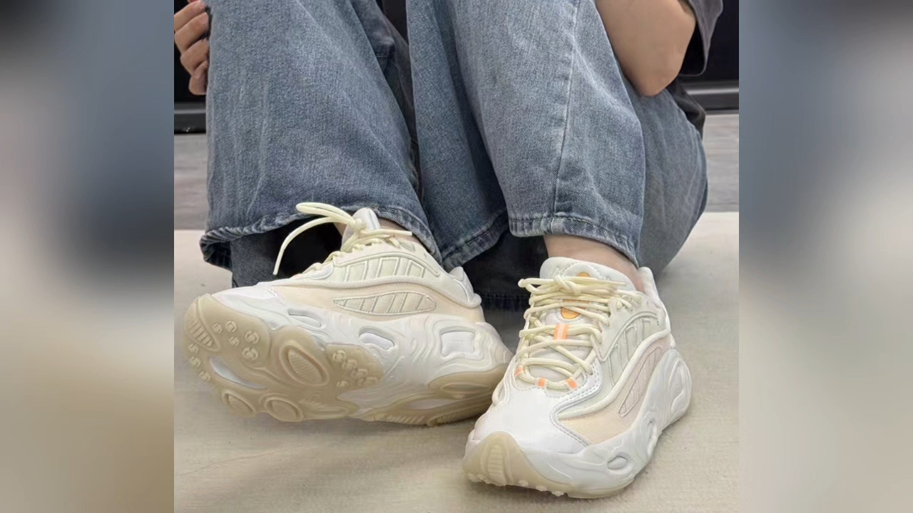 恬静且安逸的 adidas oznova w