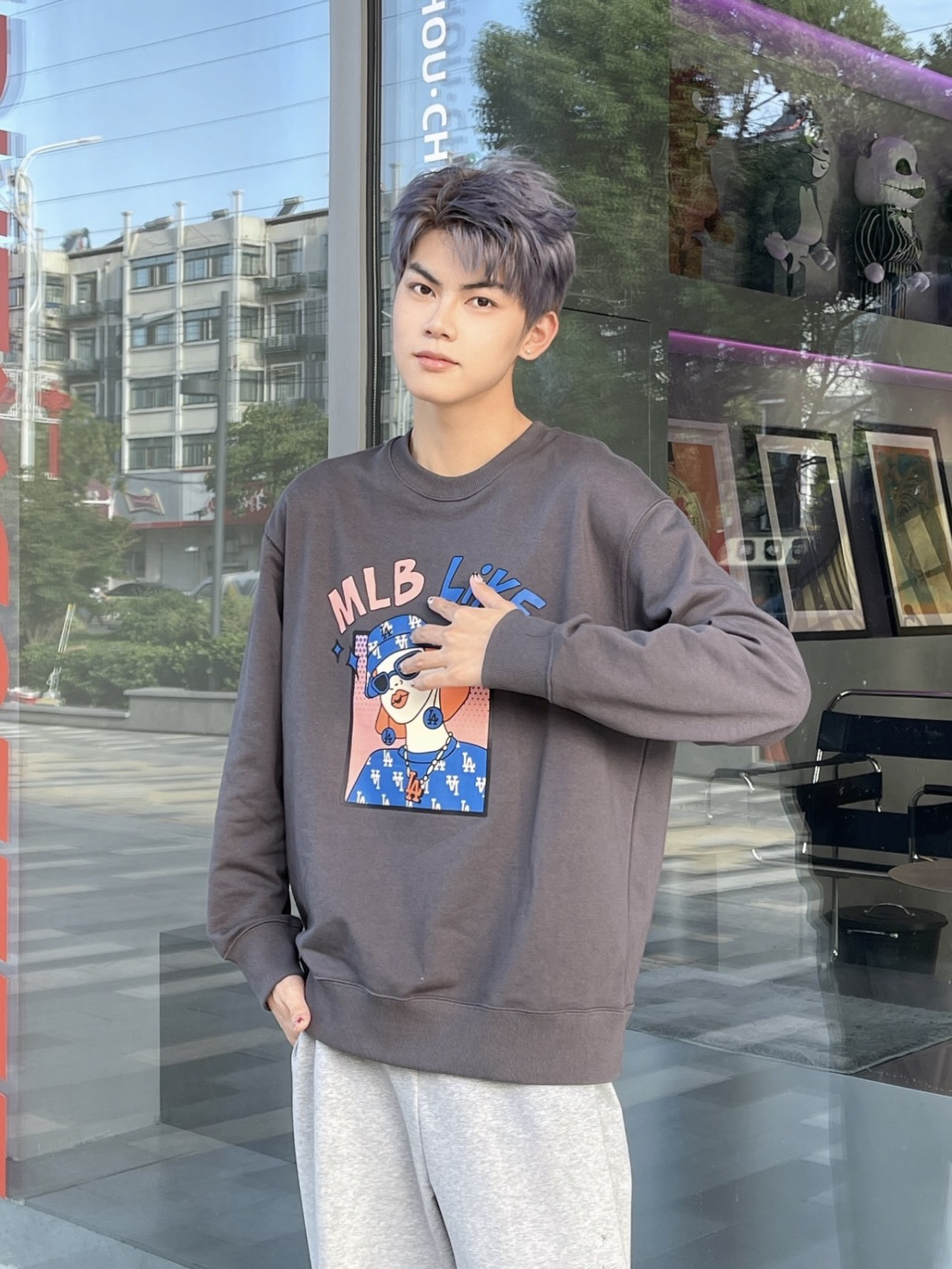 OOTD | 水泥灰的印花卫衣也很好穿！！