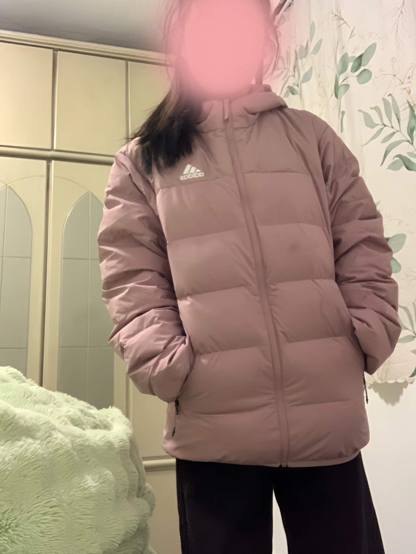 阿迪达斯羽绒服