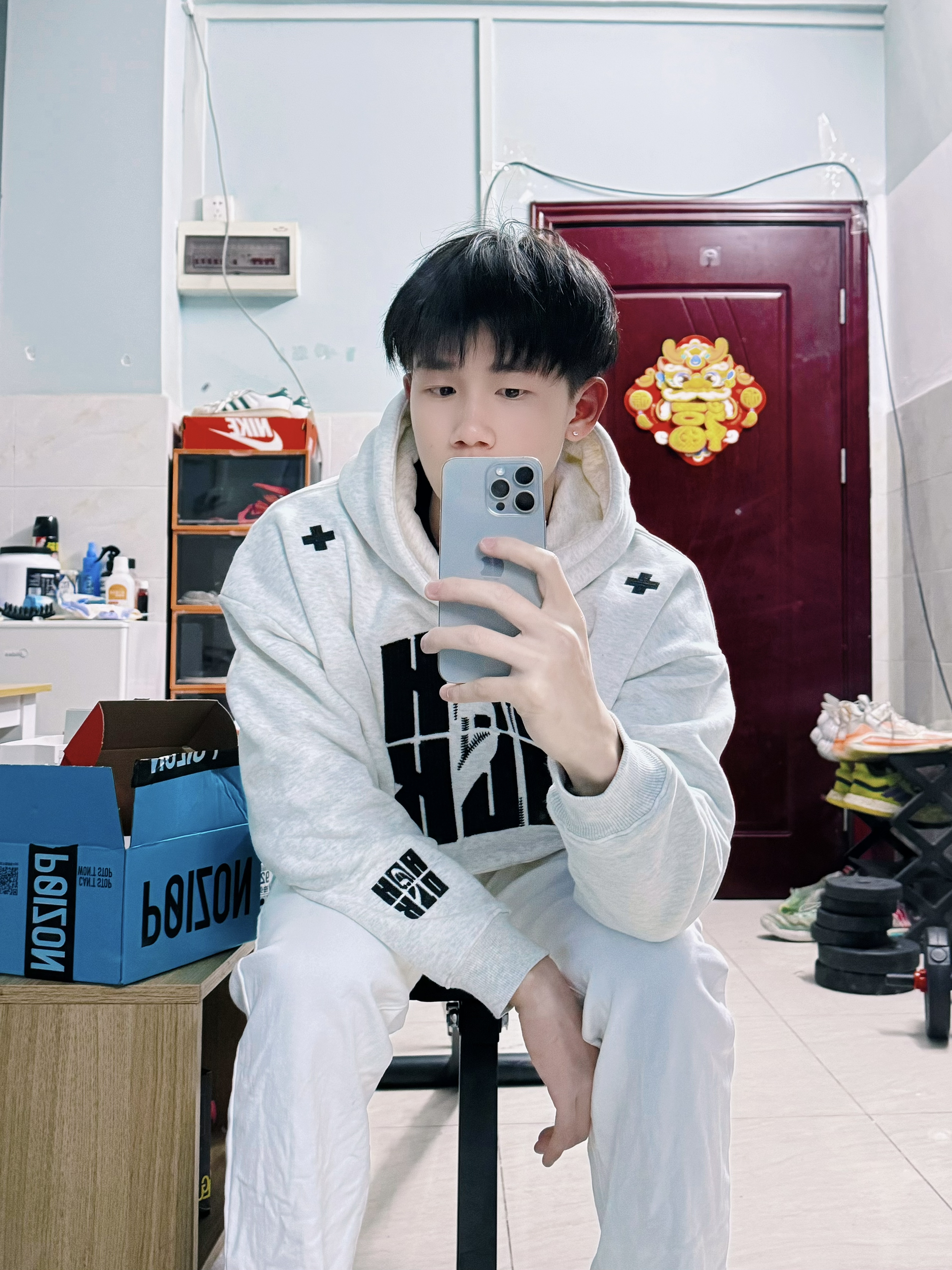 初春卫衣穿搭