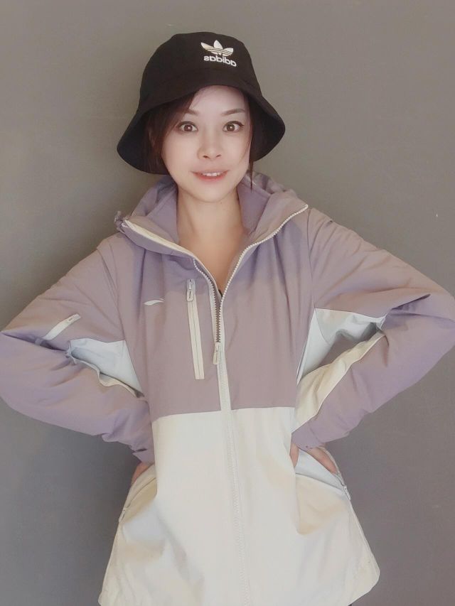 啊啊啊谁懂！！！浅色系冲锋衣真的轻松拿捏我了！