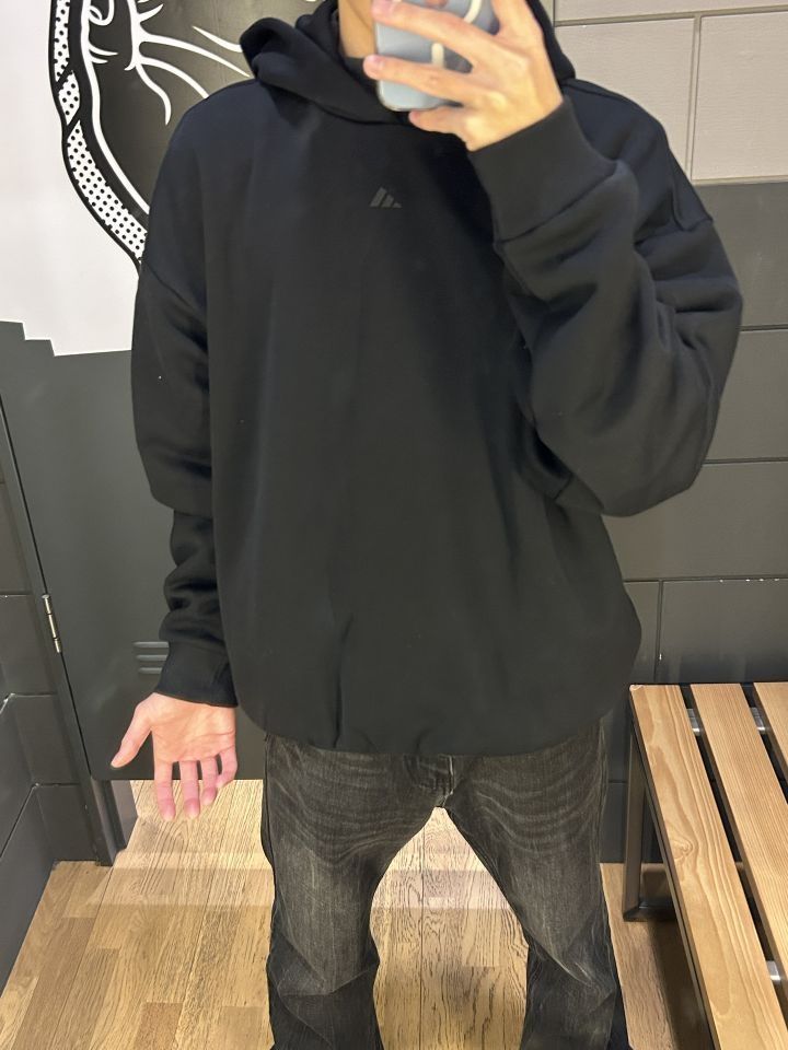 男孩子一定要懂黑色卫衣的魅力！