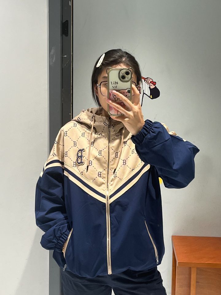 毫无抵抗的藏青色钻石老花风衣🧥